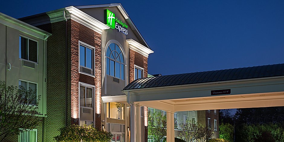 Holiday Inn Express Suites Youngstown N Warrenniles - 