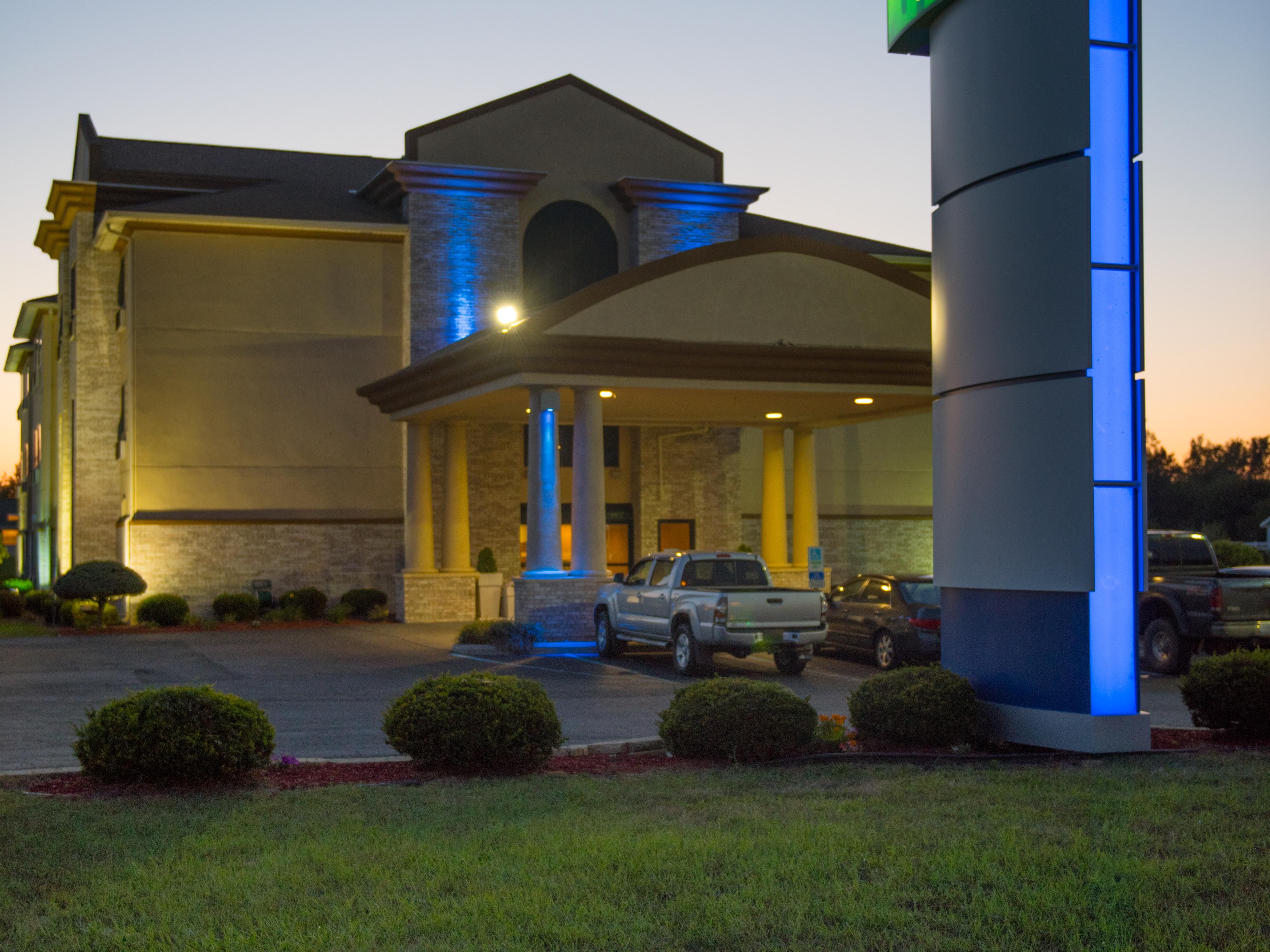 Holiday Inn Express Defiance Hotels Budget Hotels In - 