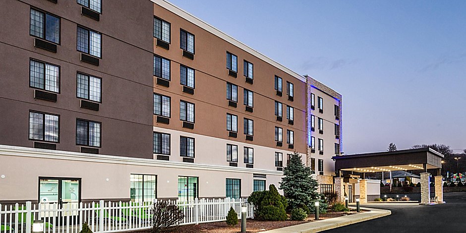 Hotels In Woonsocket Ri Holiday Inn Express Suites Providence