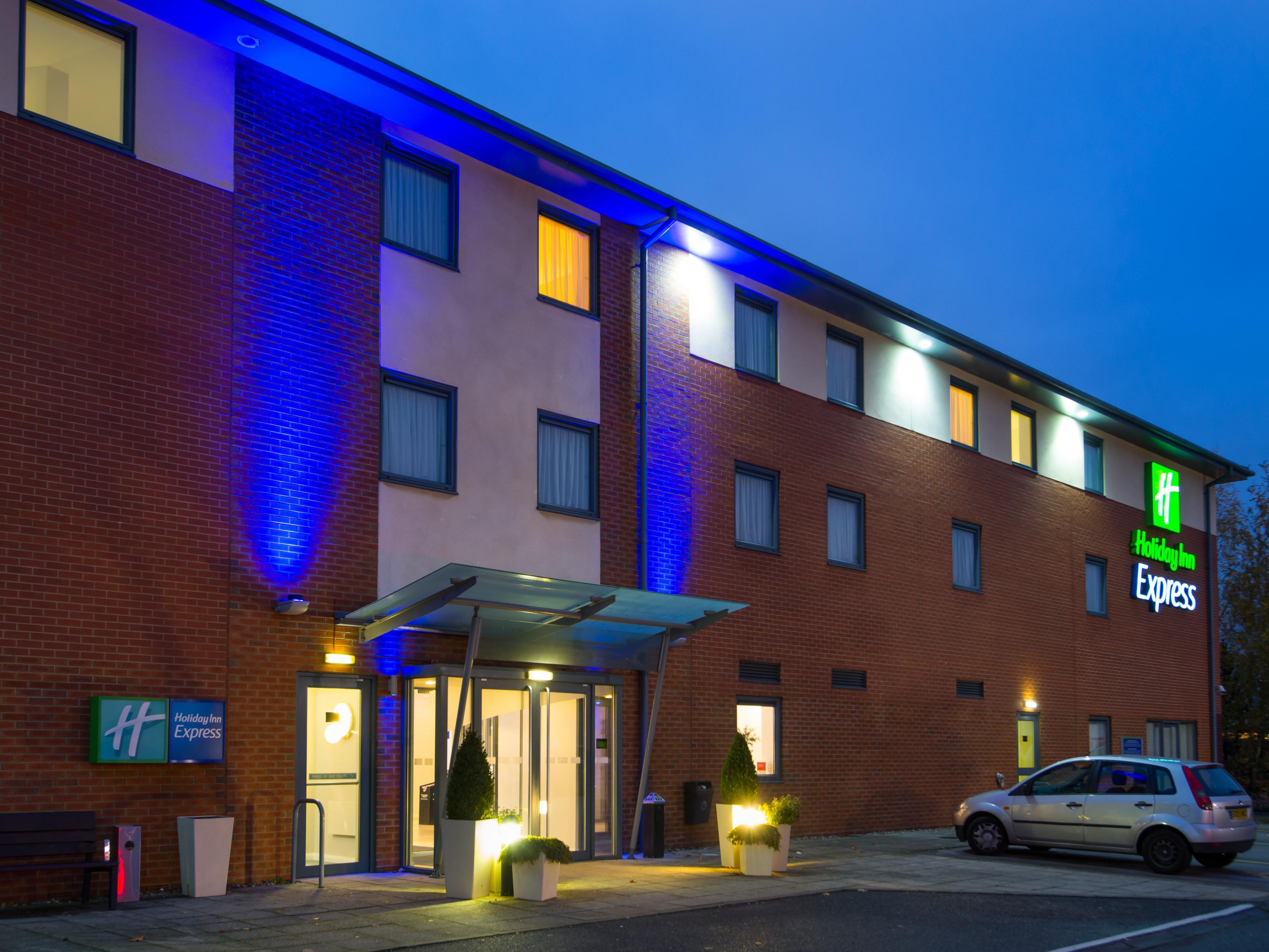 Hotels Near Bedford: Holiday Inn Express Bedford