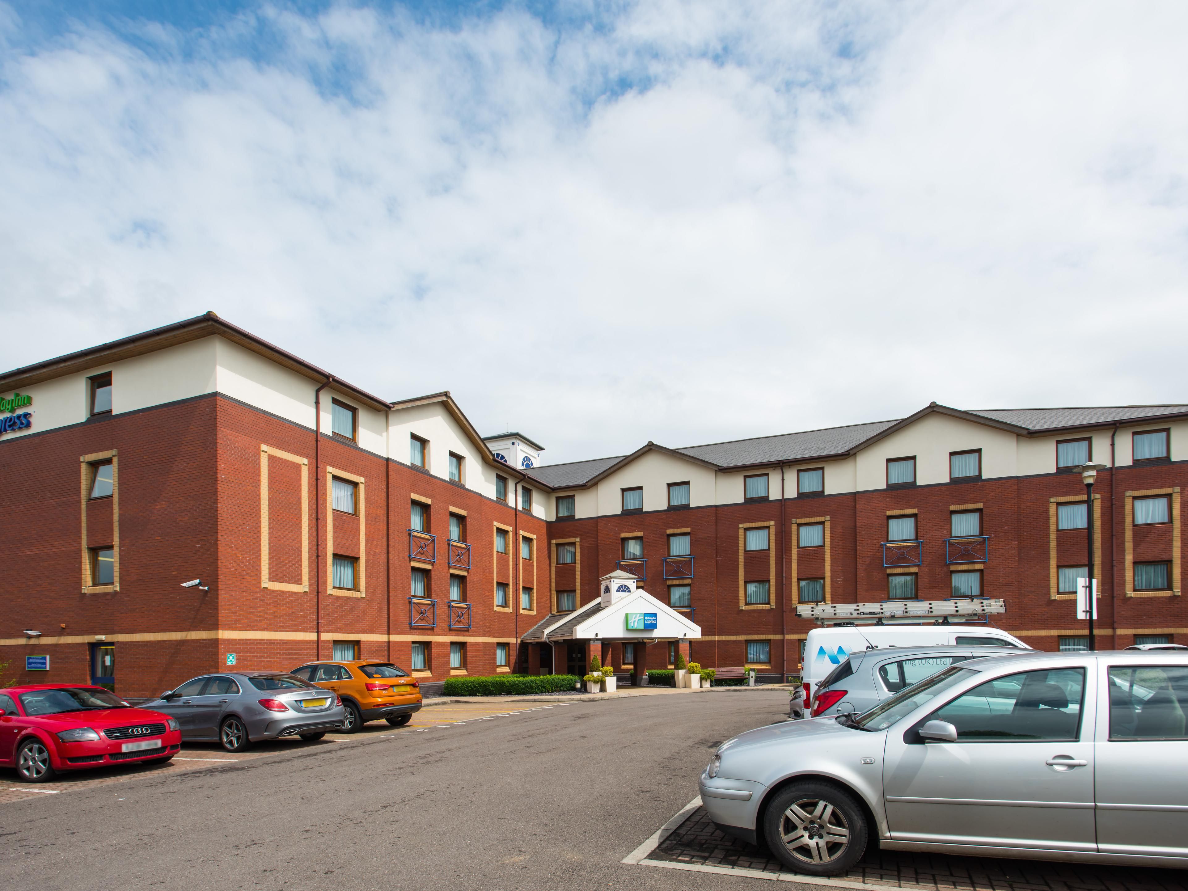 Discount [50% Off] Holiday Inn Express Gloucester United Kingdom - Hotel Near Me | Reef View ...