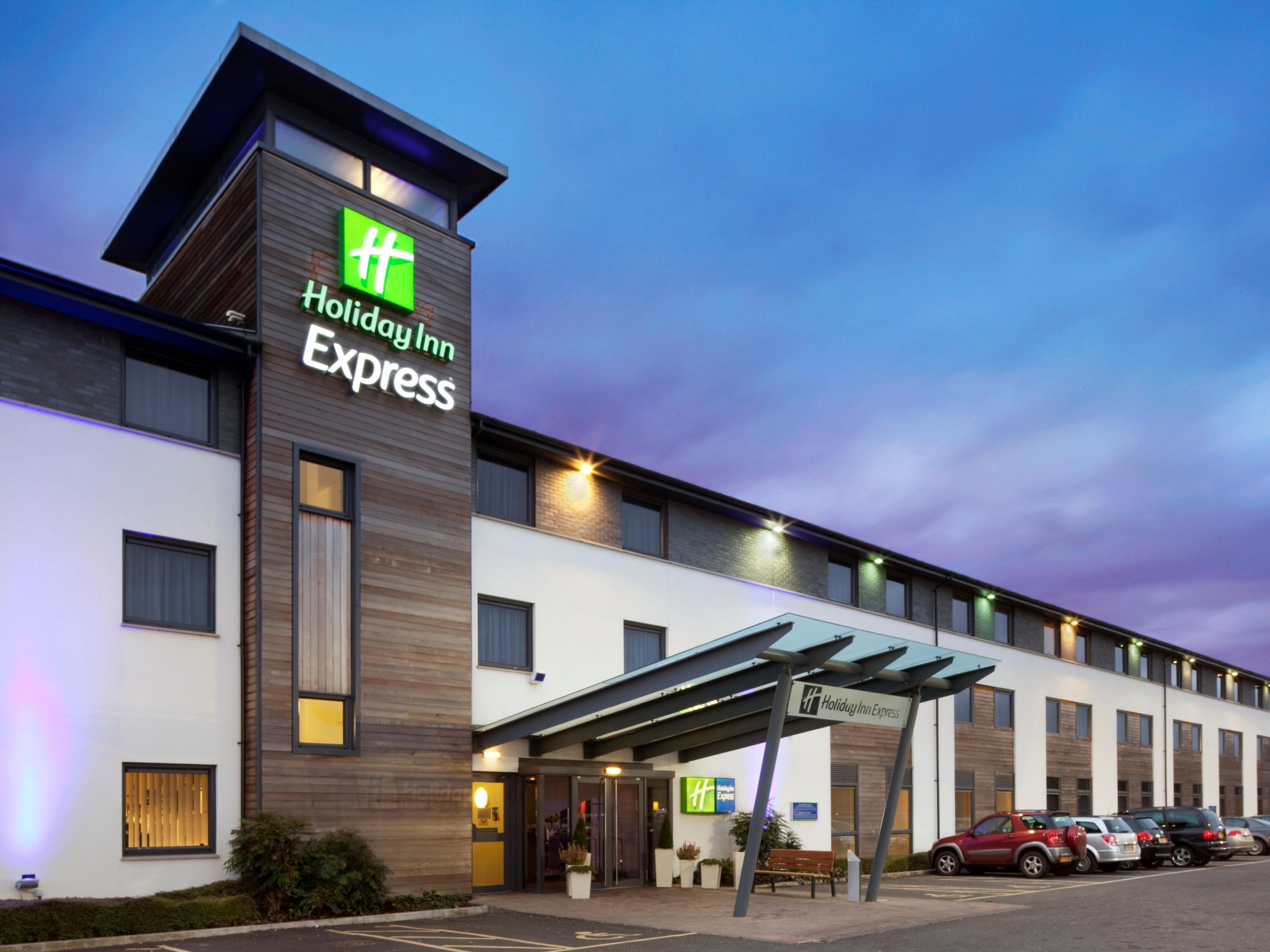 Hotel Holiday Inn Express - Homecare24