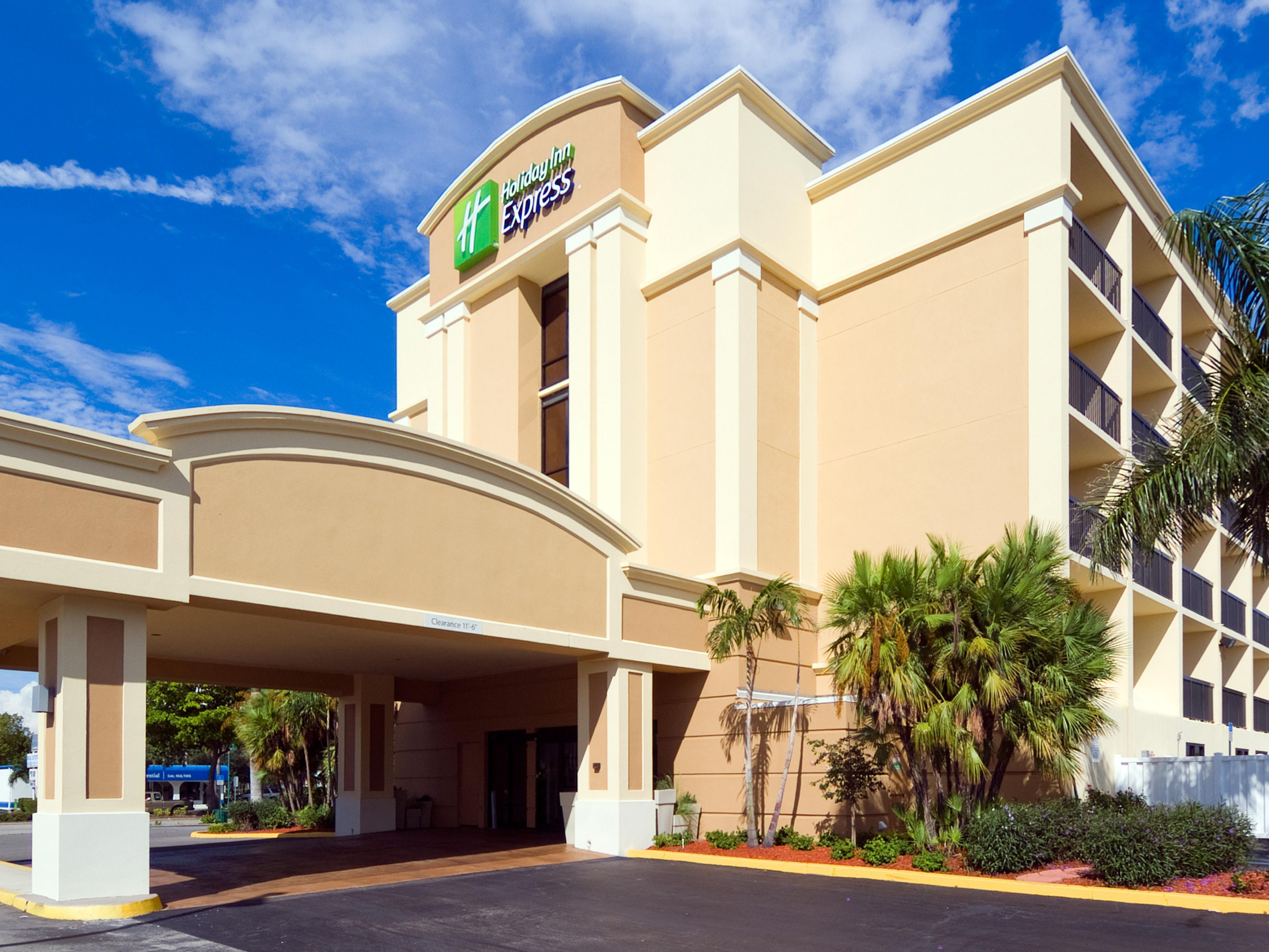 Compare 9 Hotels Near Southwest Florida International - 