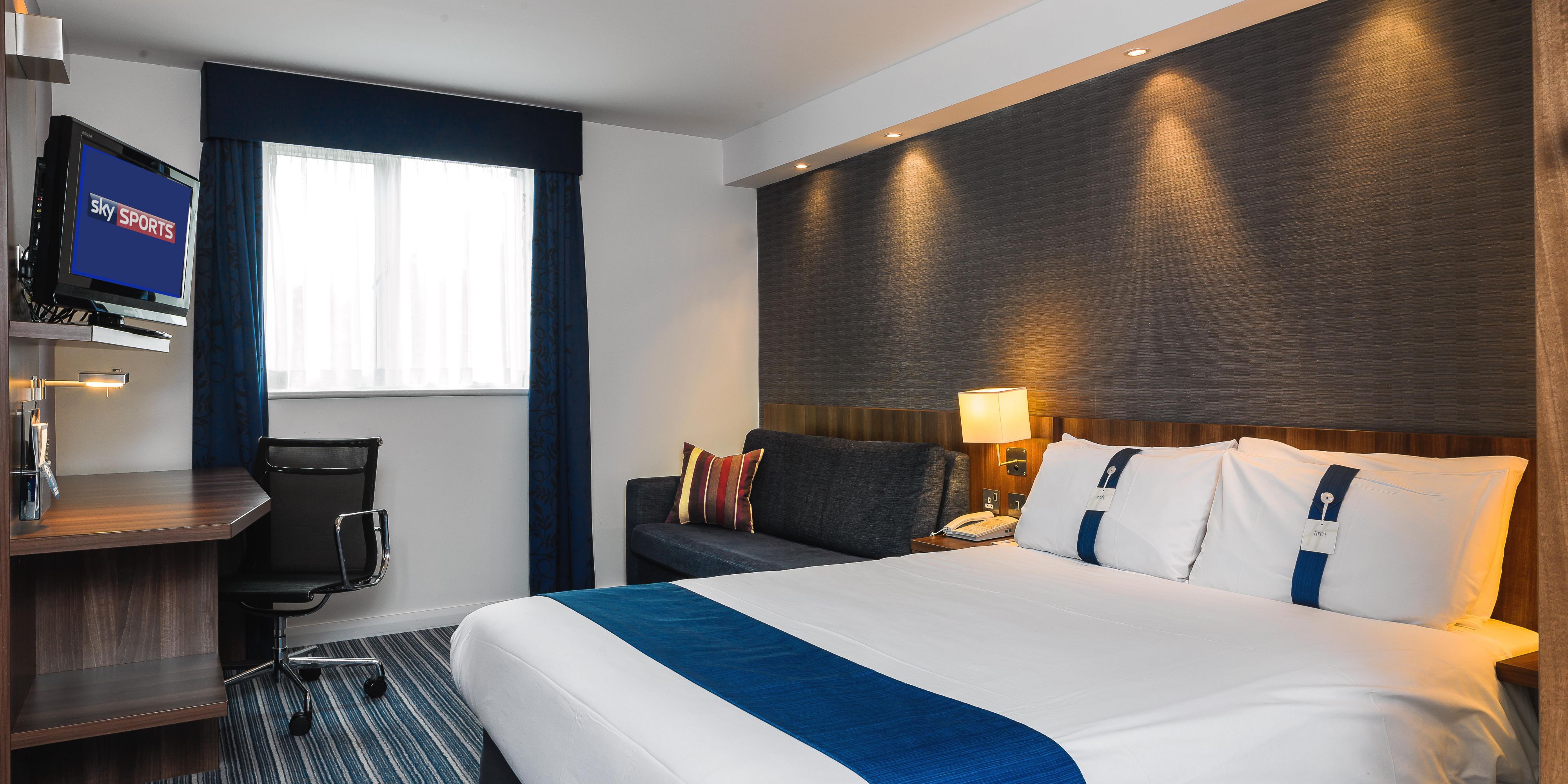 Hotels In Crawley Town Centre Holiday Inn Express London - 