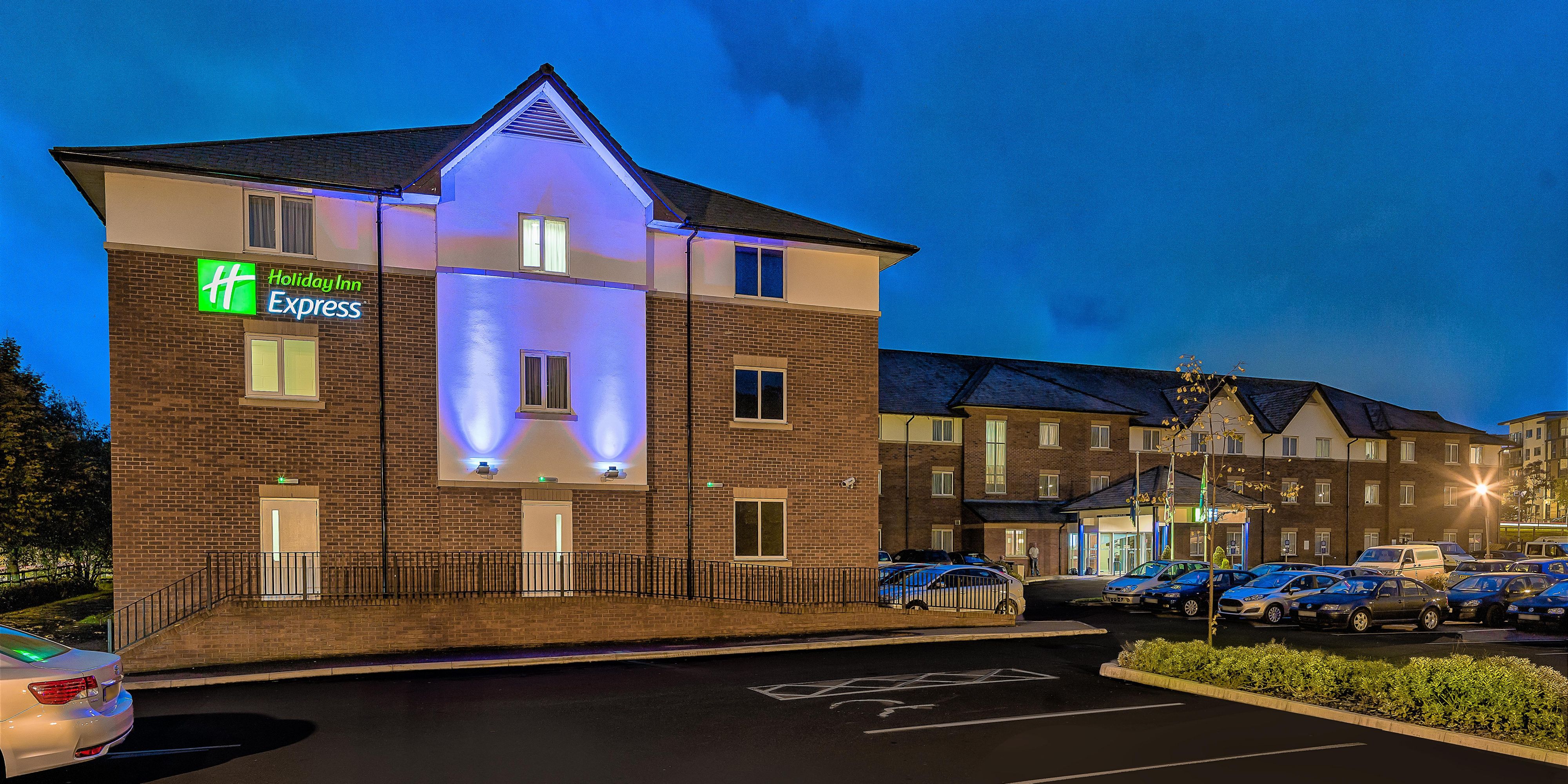 Hotels In Crawley Town Centre Holiday Inn Express London - 