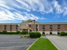 Holiday Inn Express Crestwood in Chicago, Illinois