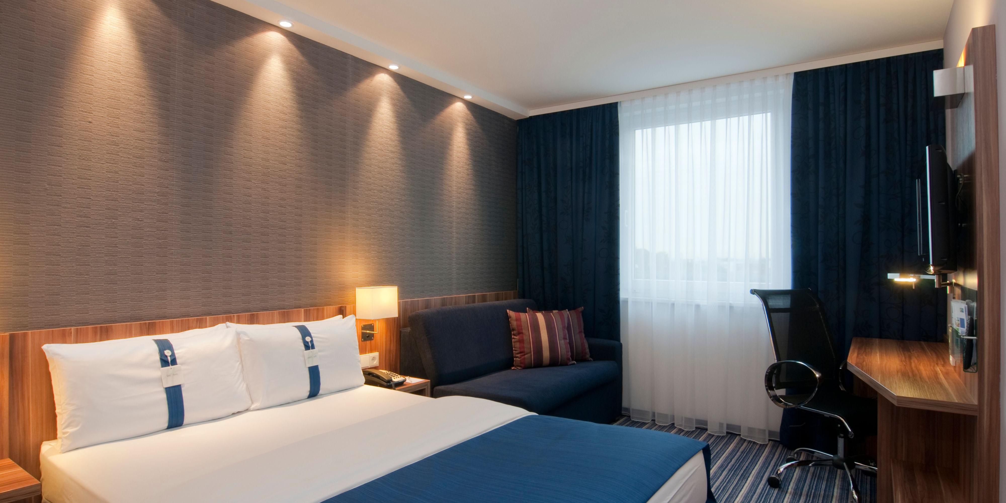 holiday inn express dusseldorf 3303000327 2x1