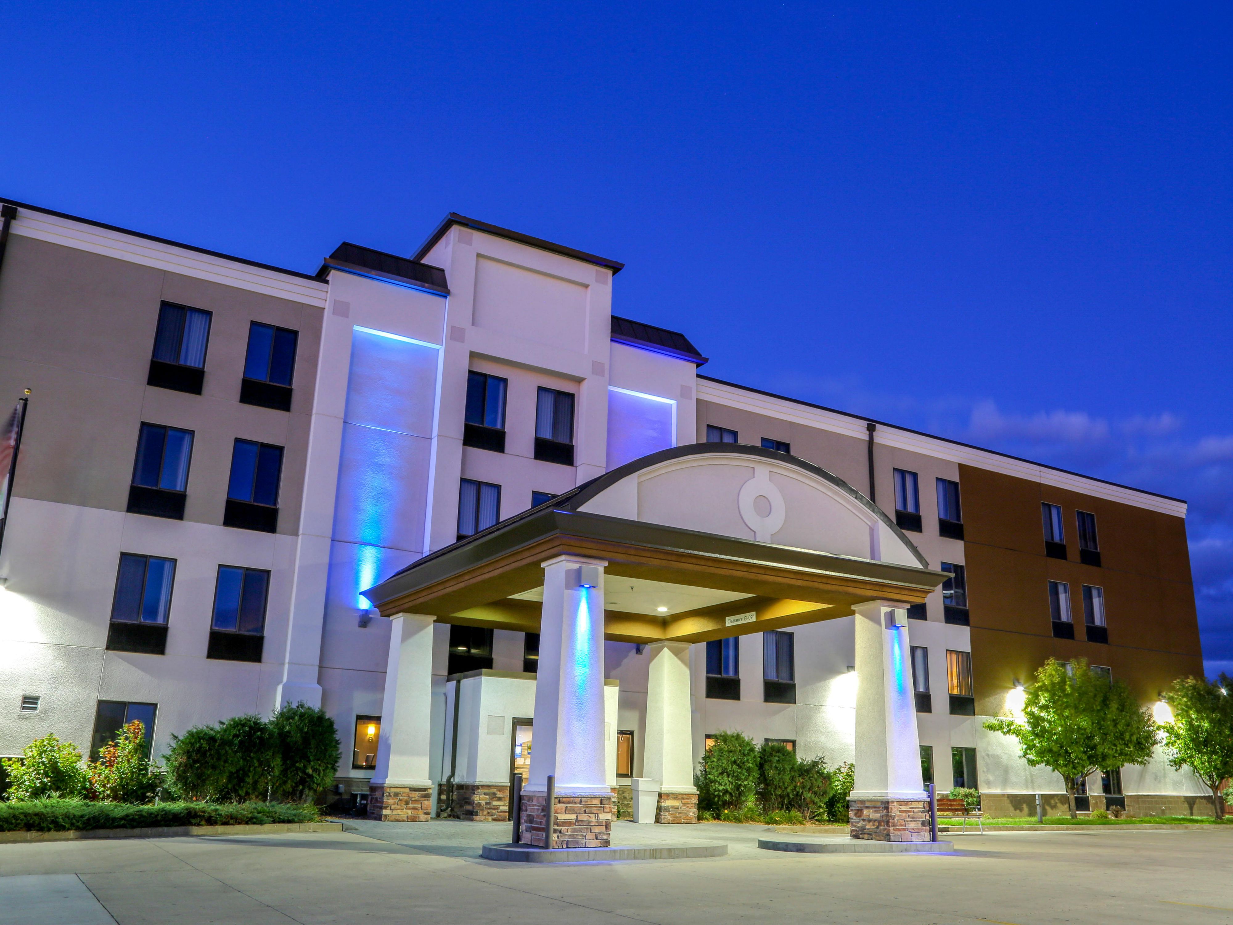 Holiday Inn Express Fargo-West Acres Hotel in Fargo by IHG