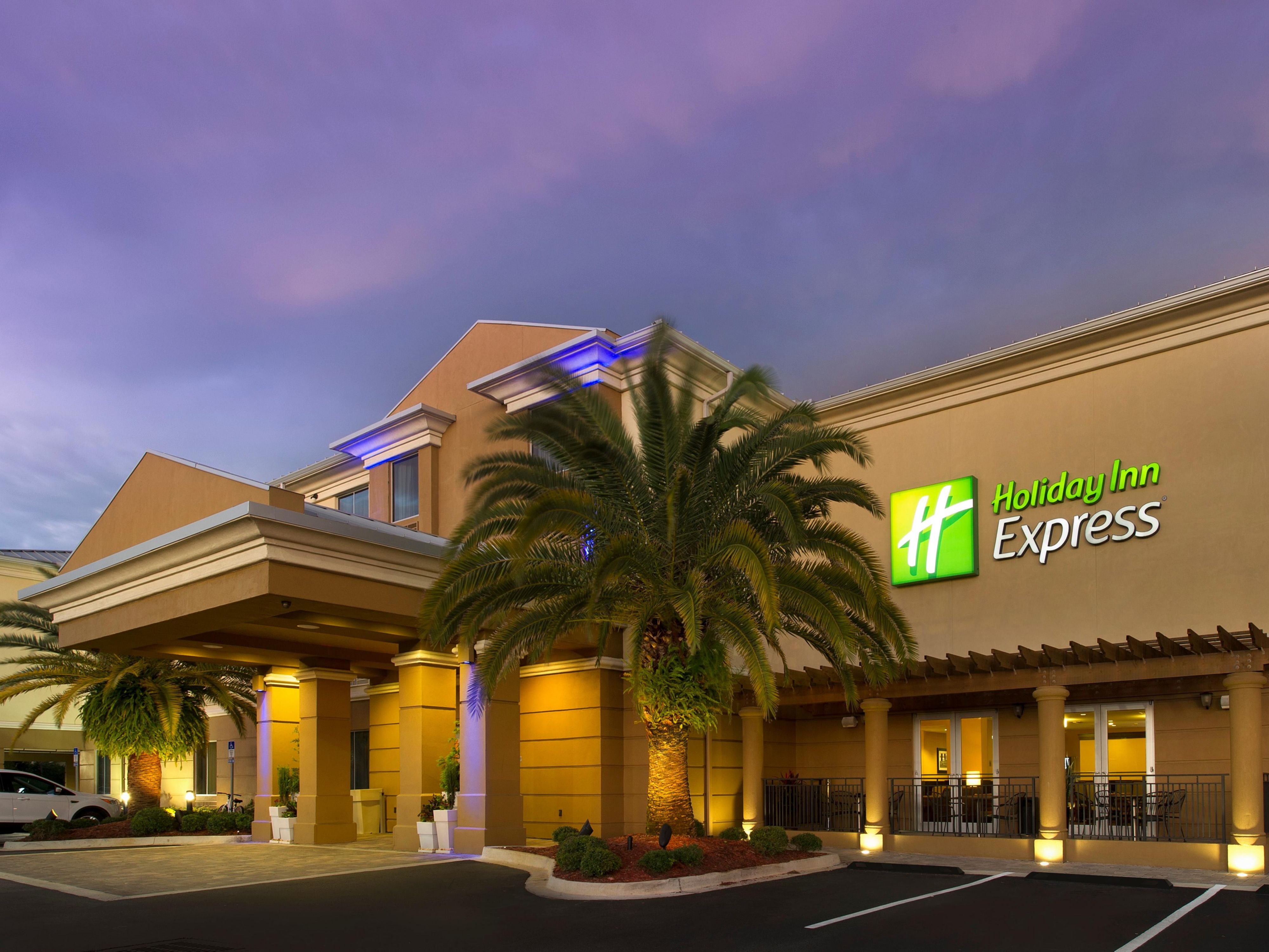 Holiday Inn Express Jacksonville Beach - Hotel Reviews & Photos