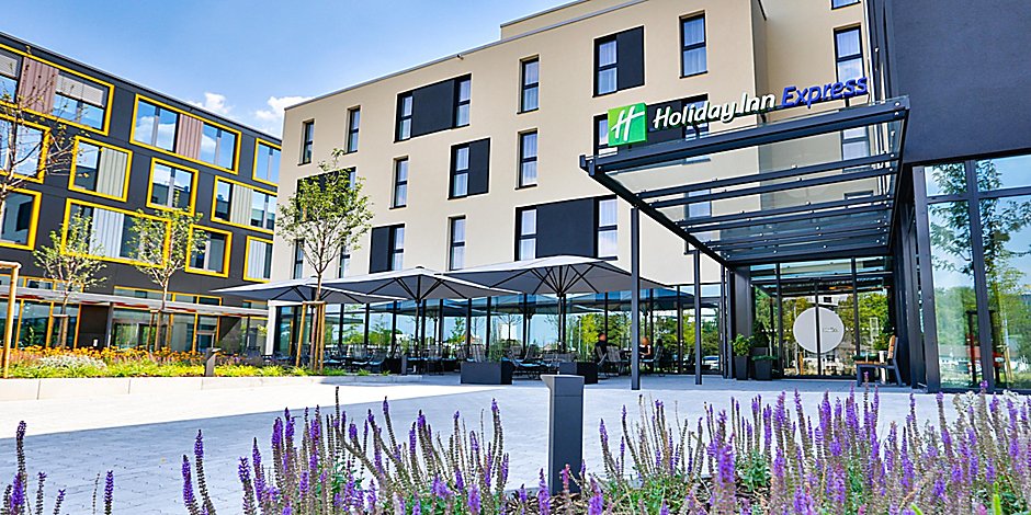Hotels In Karlsruhe City Centre Holiday Inn Express Karlsruhe