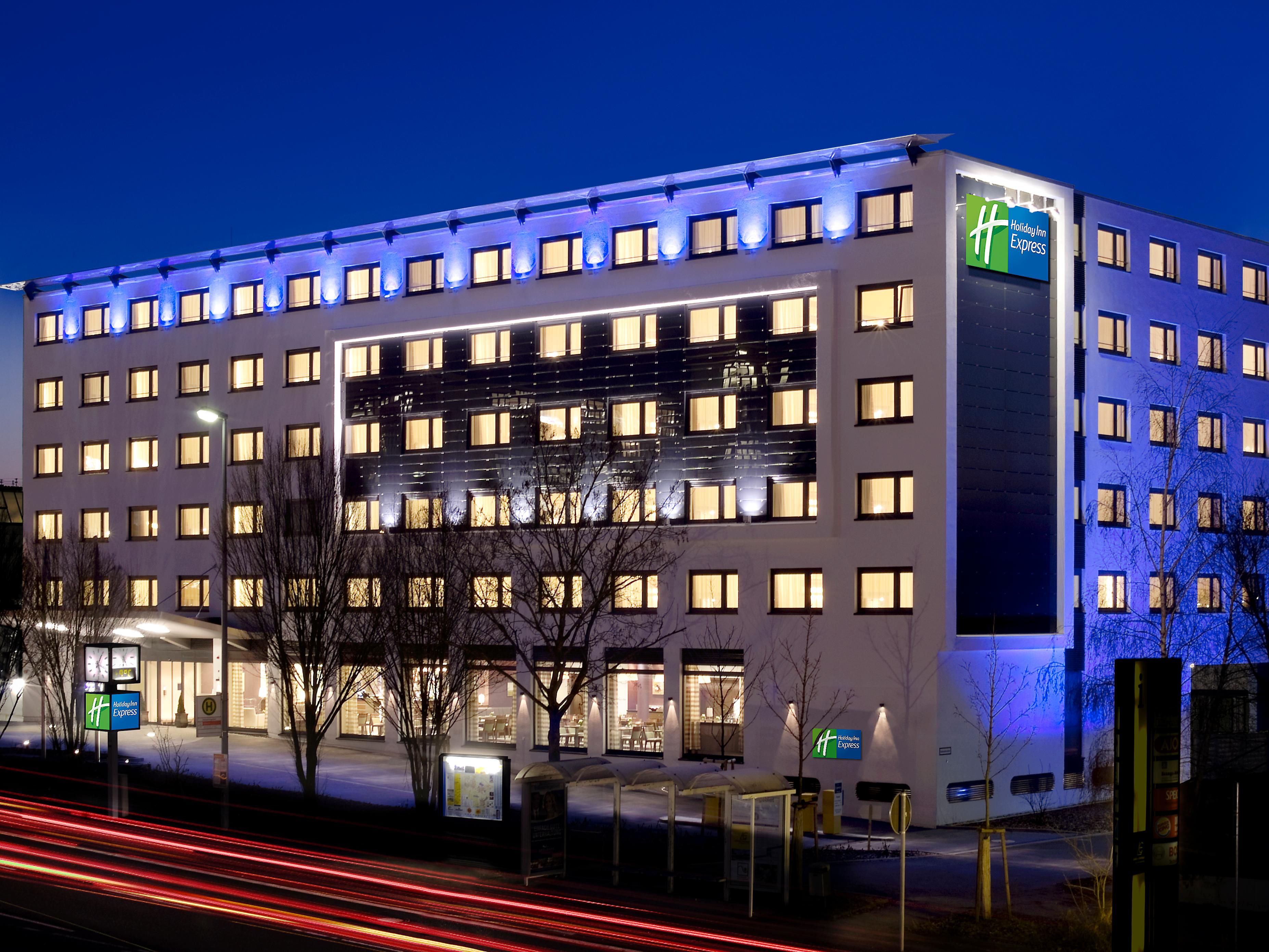 Holiday Inn Express Holiday Inn Express Stuttgart Airport ...