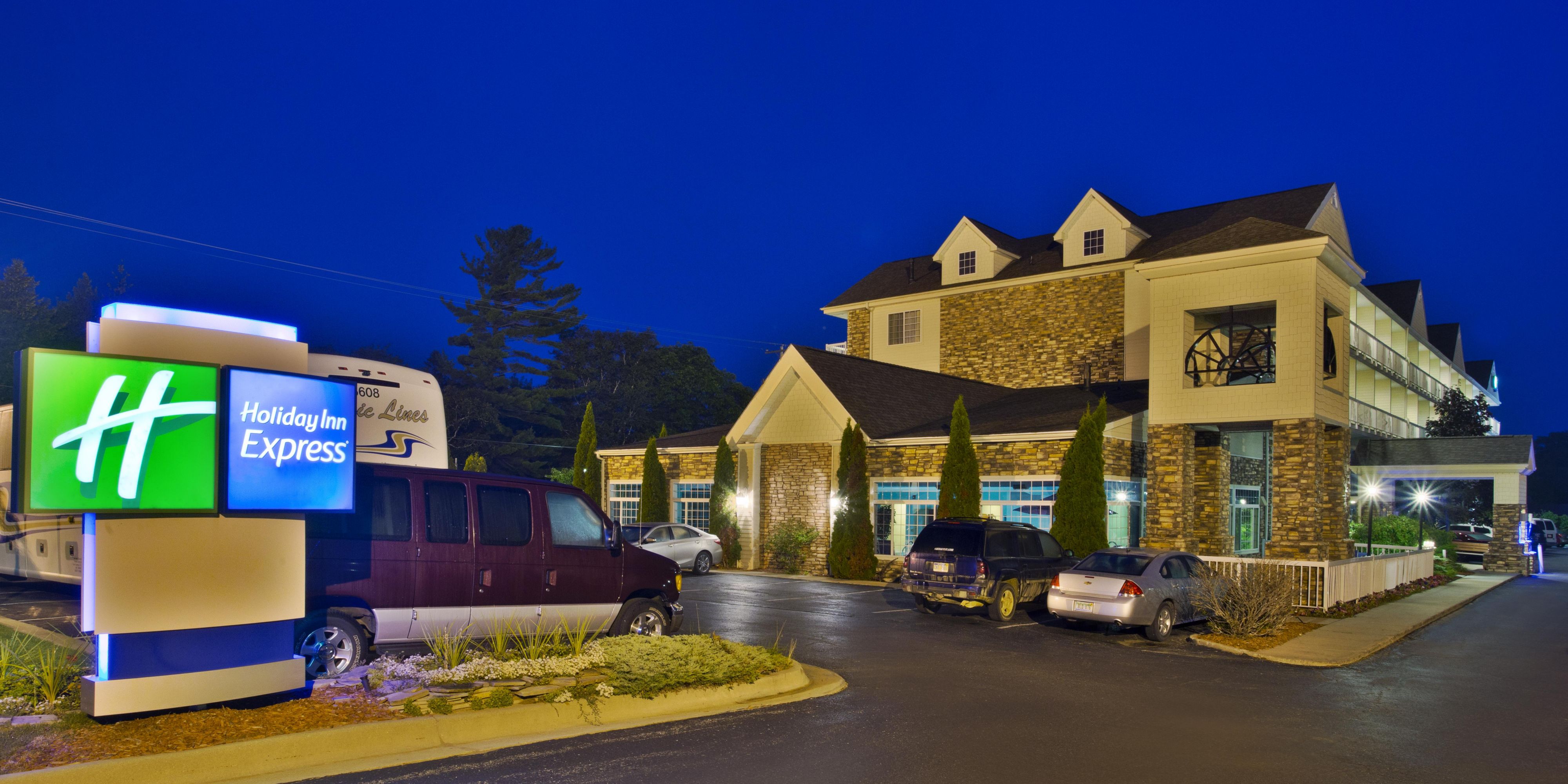 Holiday Inn Express Hotel In Mackinaw City Michigan Hie Suites