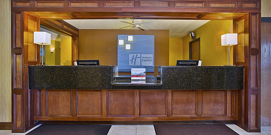 Holiday Inn Express Hotel In Mackinaw City Michigan Hie Suites