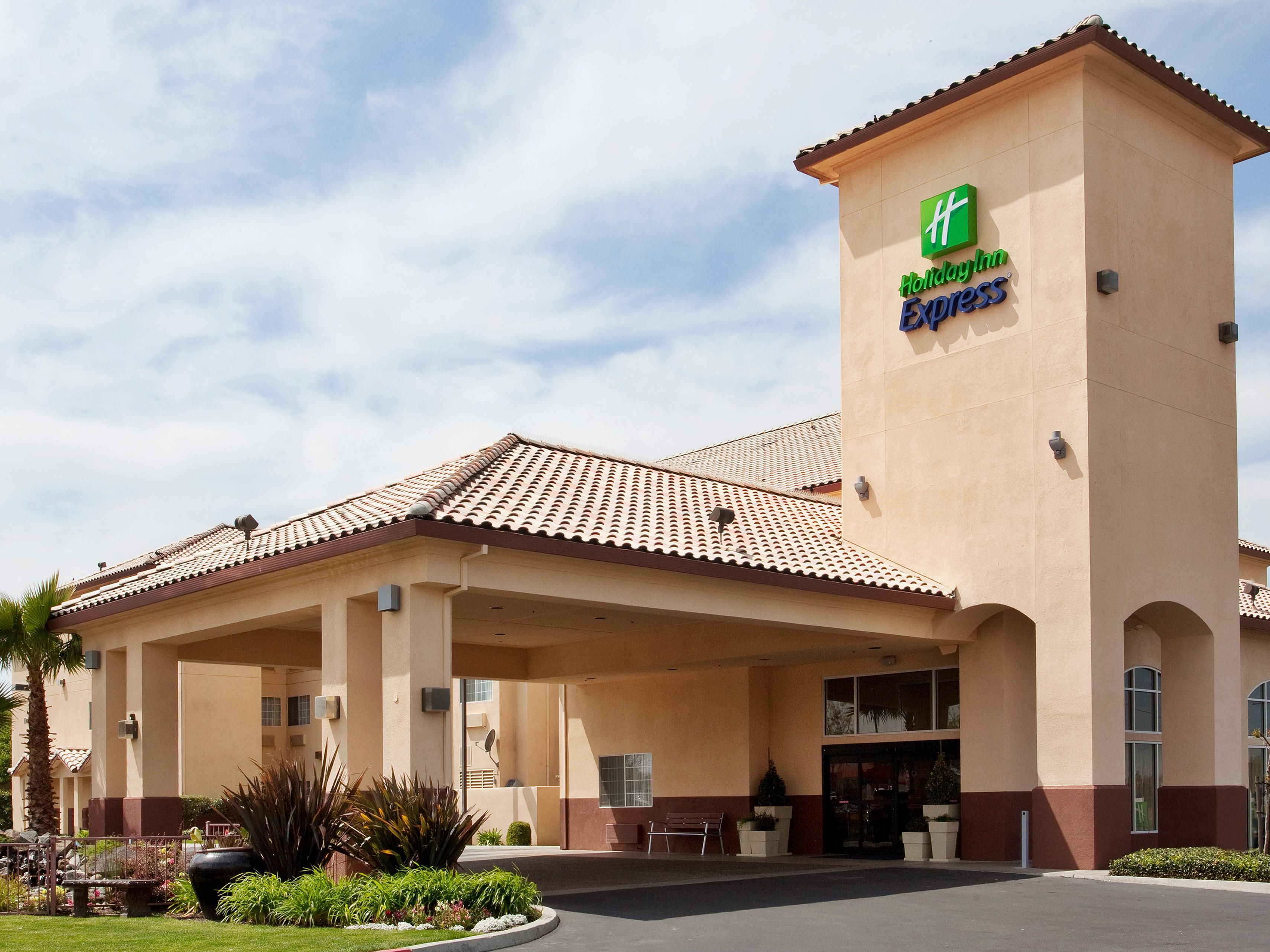 Holiday Inn Express Madera-Yosemite Pk Area Hotel in Madera, California ...