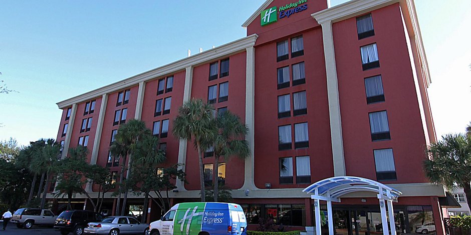 Miami Springs Hotels Near Mia Holiday Inn Express Miami Arpt