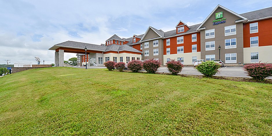 Mystic Ct Hotels Near Mystic Aquarium Holiday Inn Express