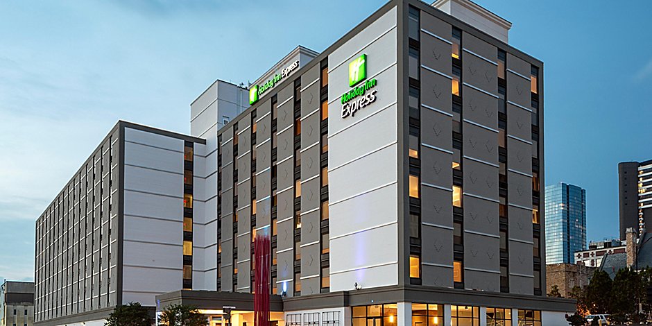 Downtown Hotels On Broadway In Nashville Holiday Inn Express