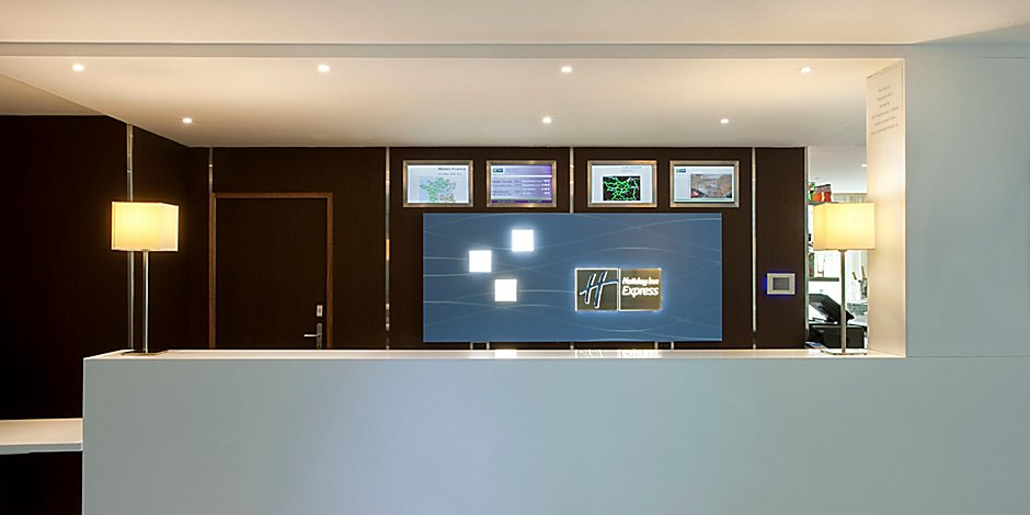 Hotels With Free Breakfast Holiday Inn Express Paris Canal De
