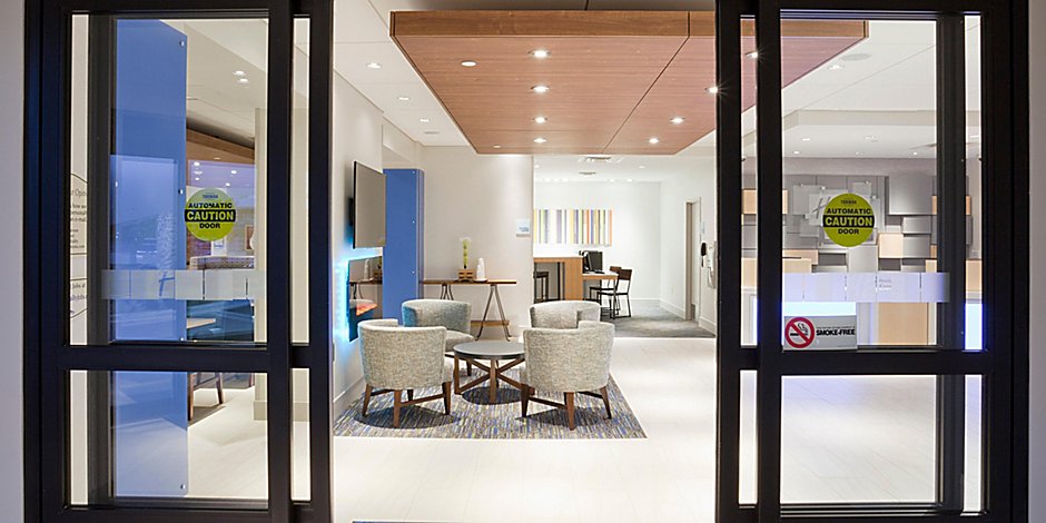 Roseville Hotels With Pool Near Minneapolis Holiday Inn Express