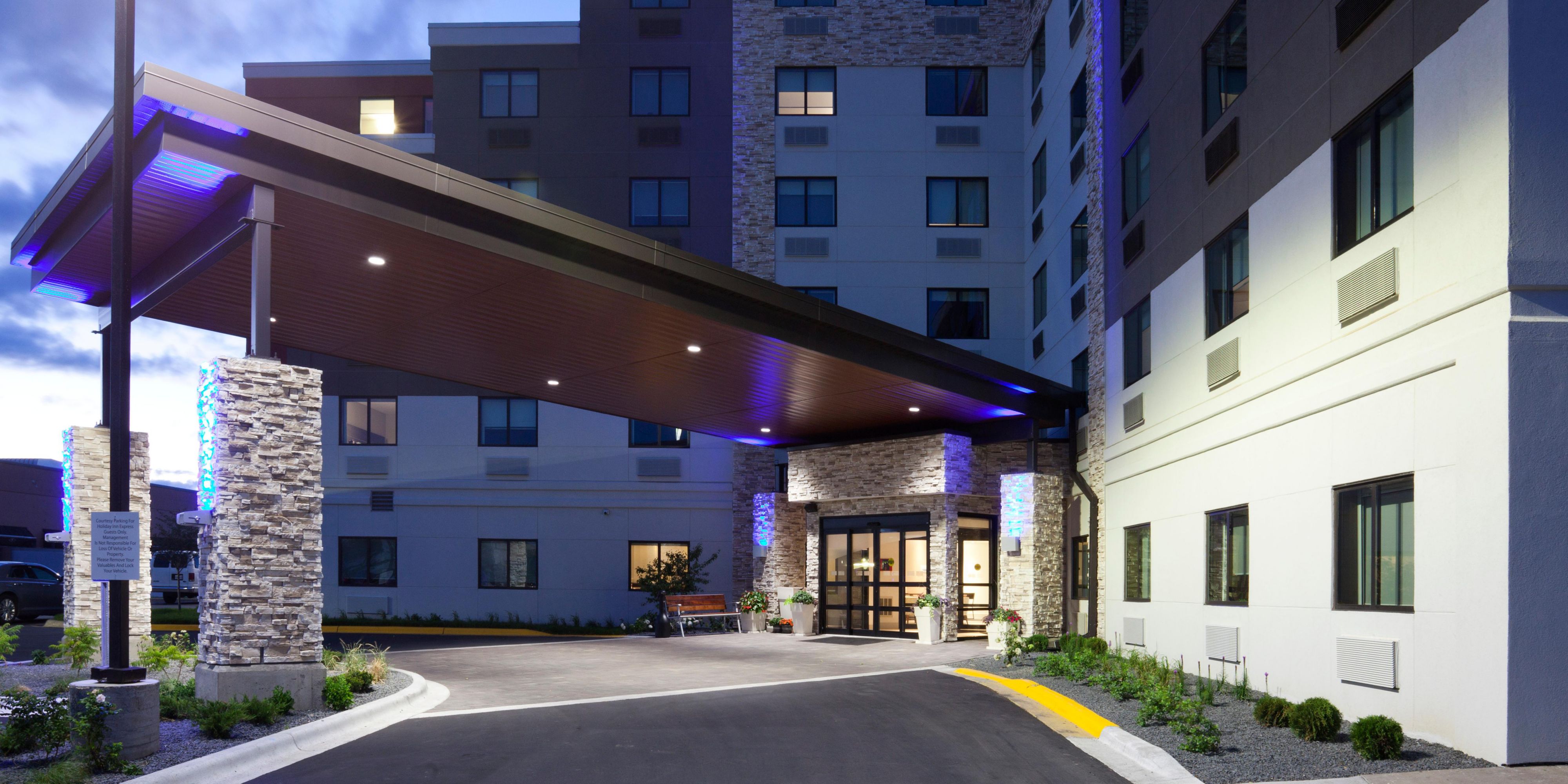 Roseville Hotels With Pool Near Minneapolis Holiday Inn Express