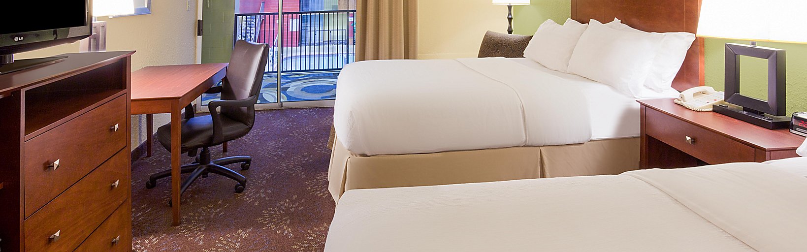 Holiday Inn Fairmont Room Pictures Amenities