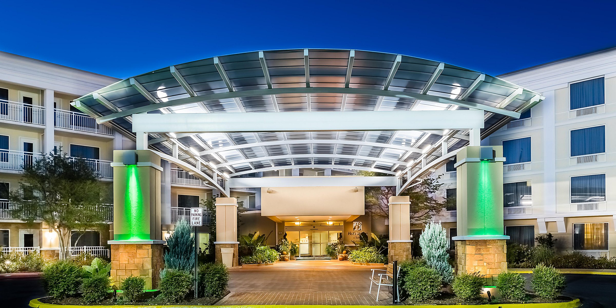 Pet Friendly Hotels Near Atlanta Airport Holiday Inn Suites