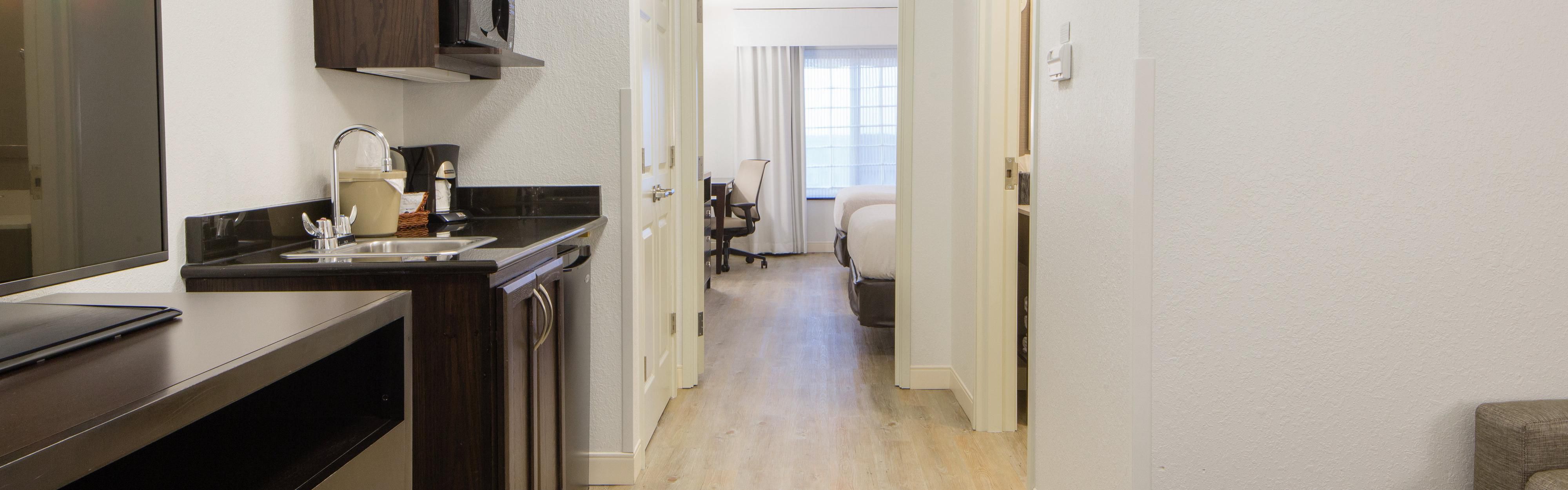 Holiday Inn Hotel Suites Bloomington Airport Room Pictures