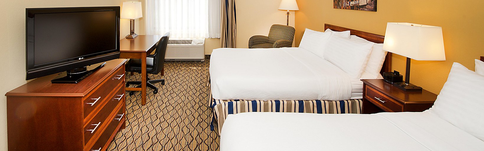 Holiday Inn Hotel Suites Chicago Downtown Room Pictures