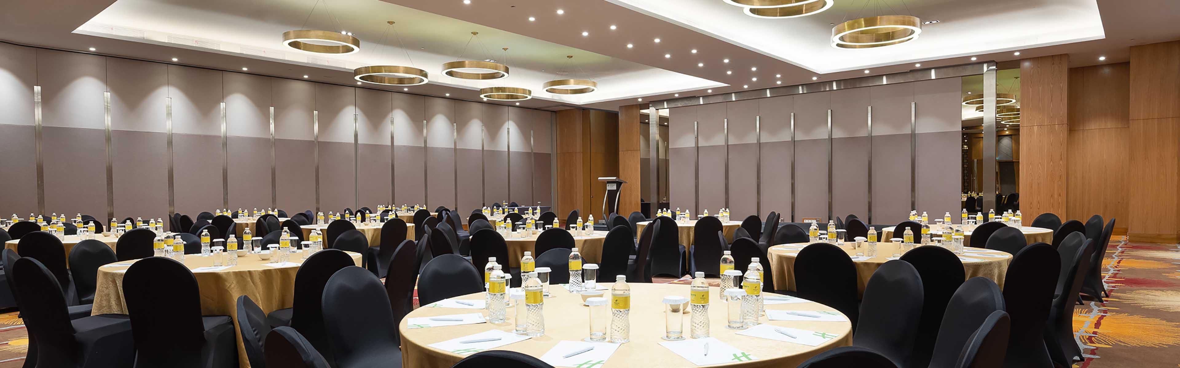 Holiday Inn Jakarta Pusat Hotels Holiday Inn Hotel