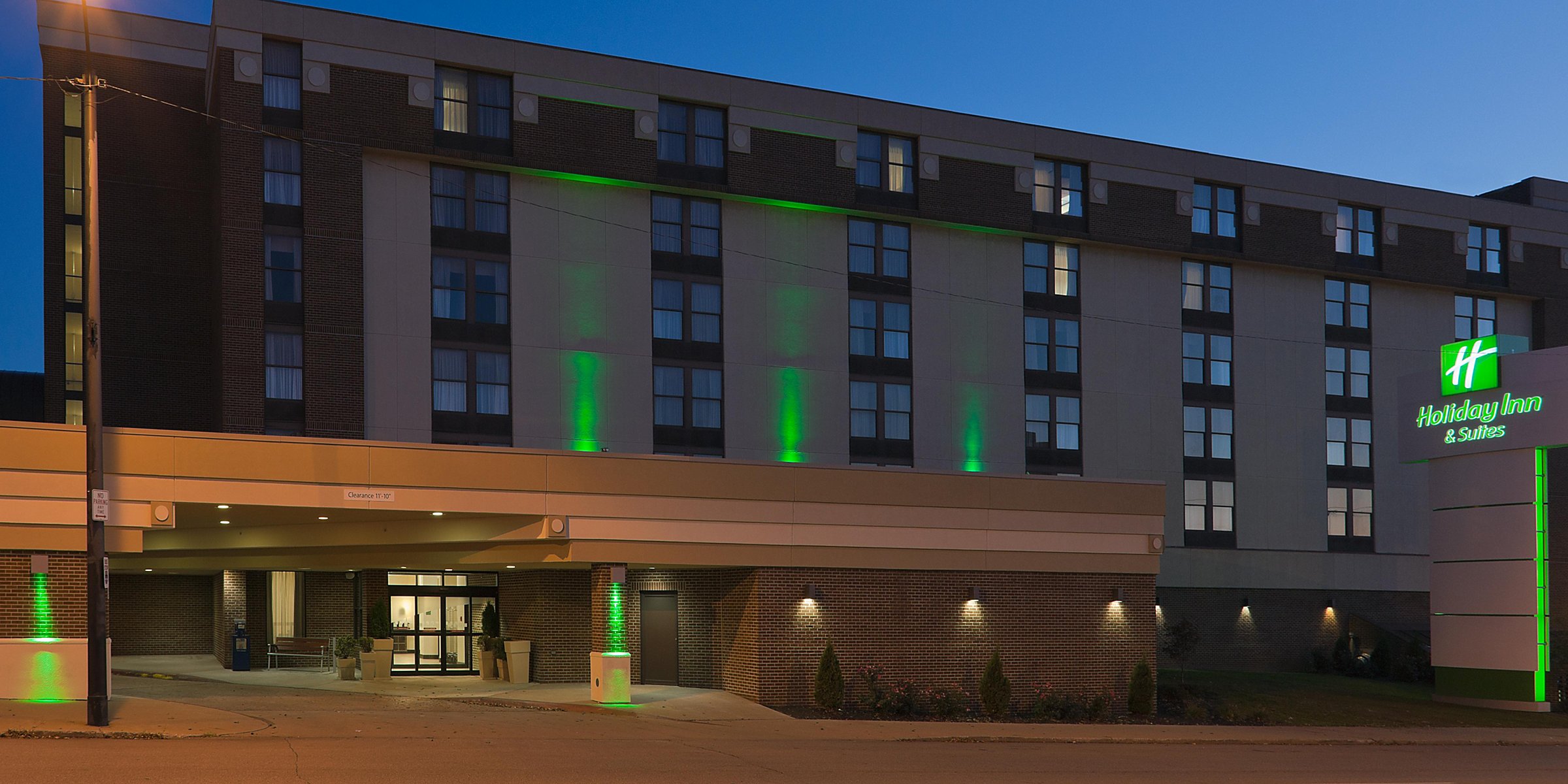 Family Hotels In Mansfield Ohio Holiday Inn Suites Mansfield