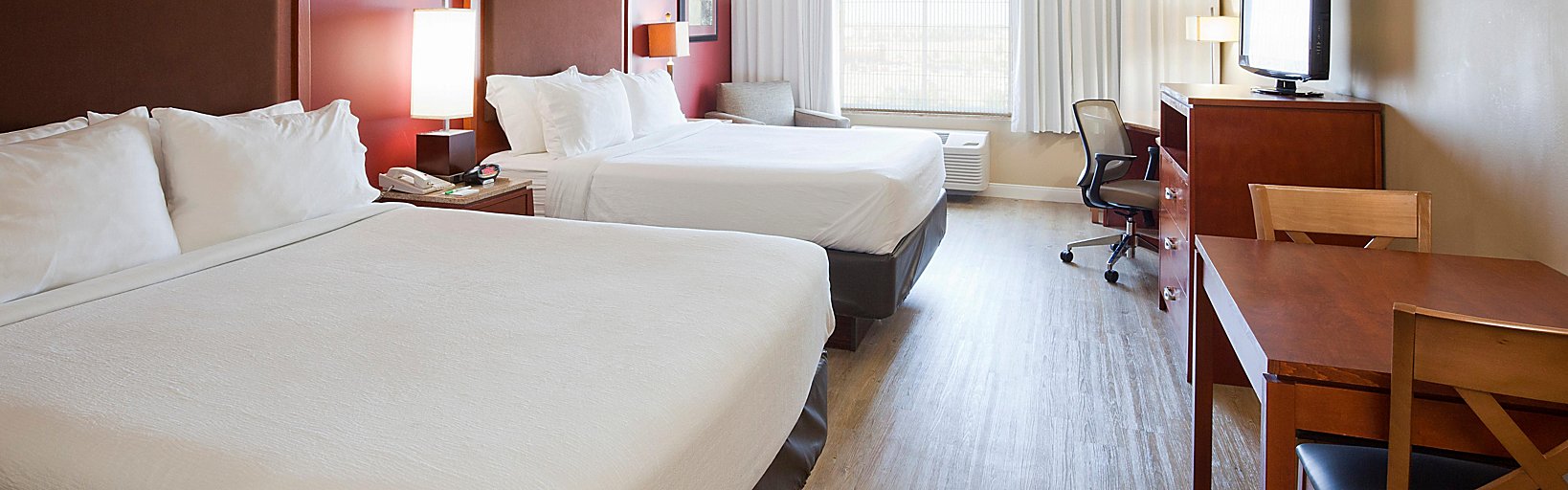 Holiday Inn Hotel Suites Maple Grove Nw Mpls Arbor Lks