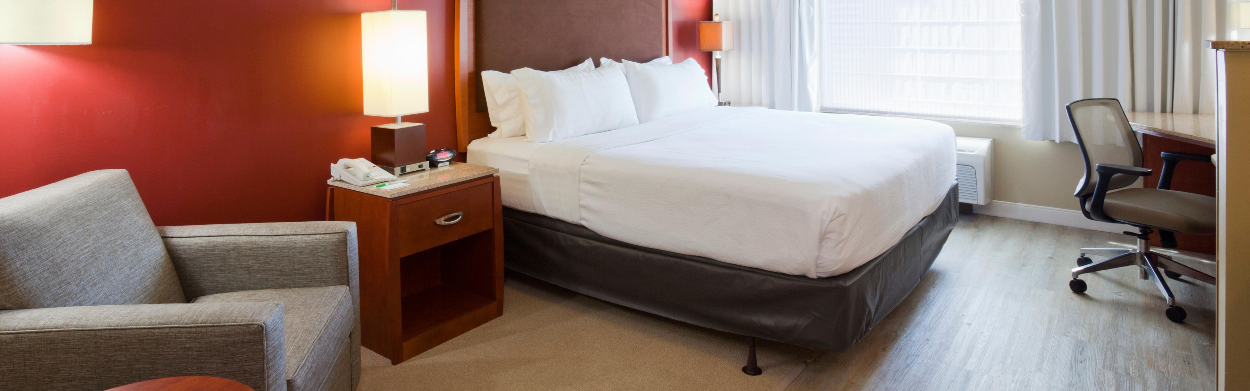 Holiday Inn Hotel Suites Maple Grove Nw Mpls Arbor Lks Room