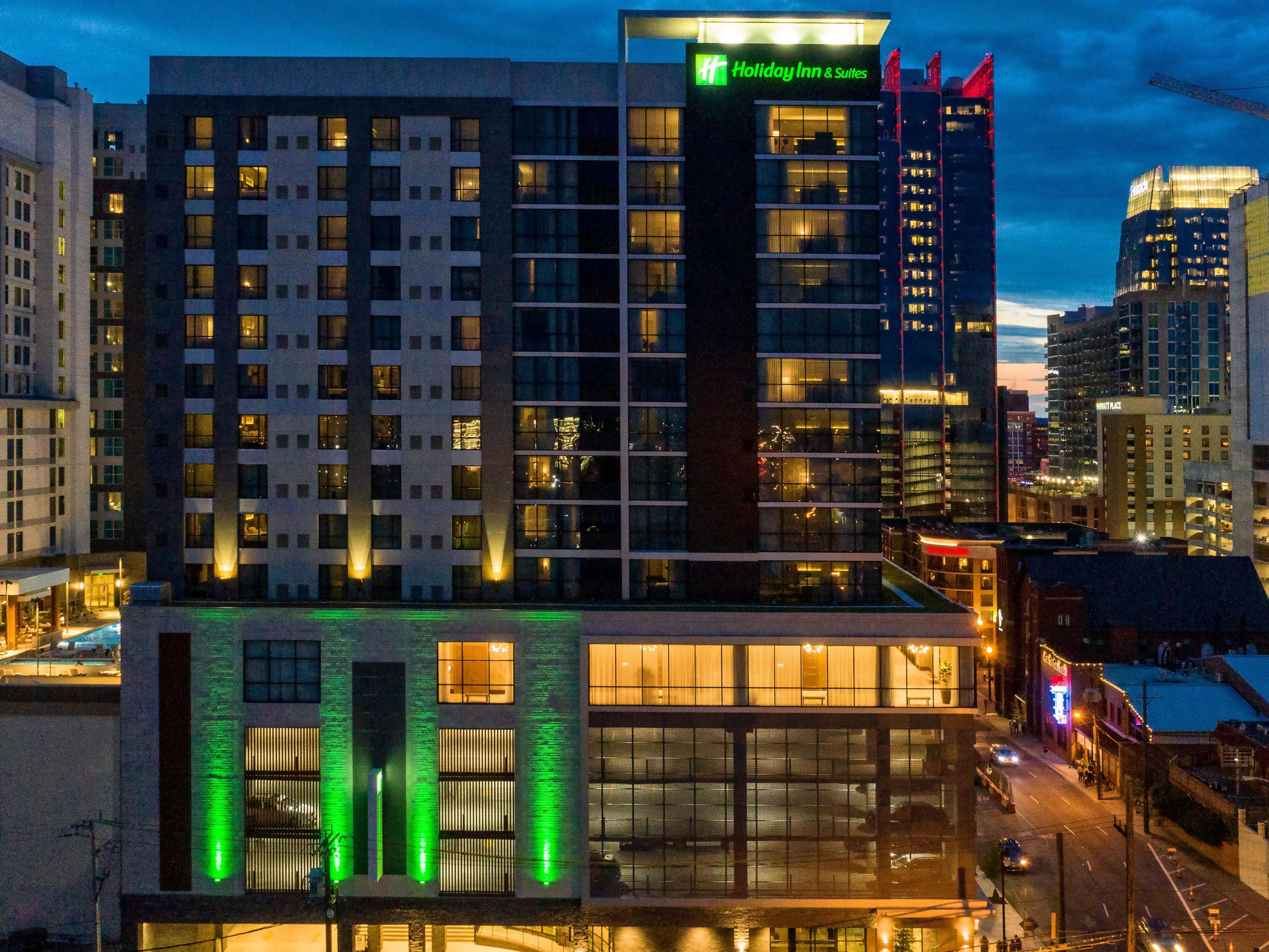 Kid Friendly Hotels In Downtown Nashville, TN Holiday Inn & Suites