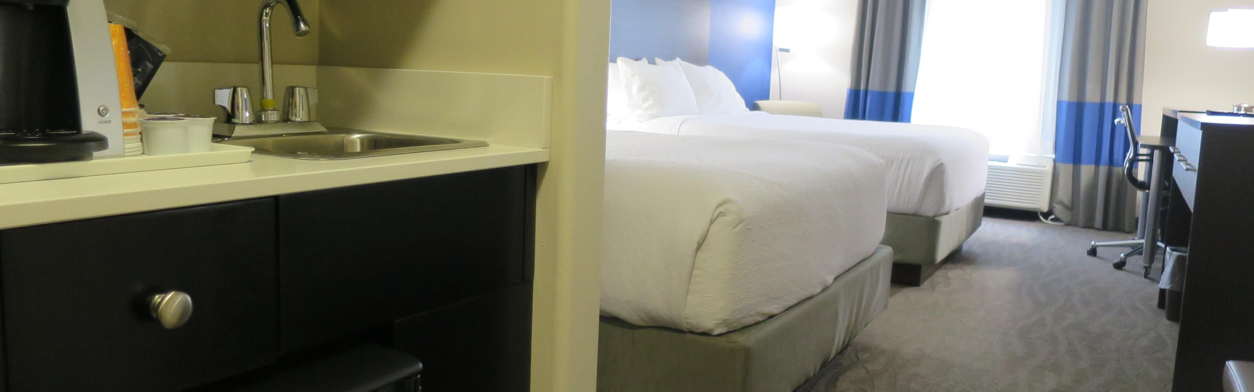 Holiday Inn Hotel Suites Regina Room Pictures Amenities