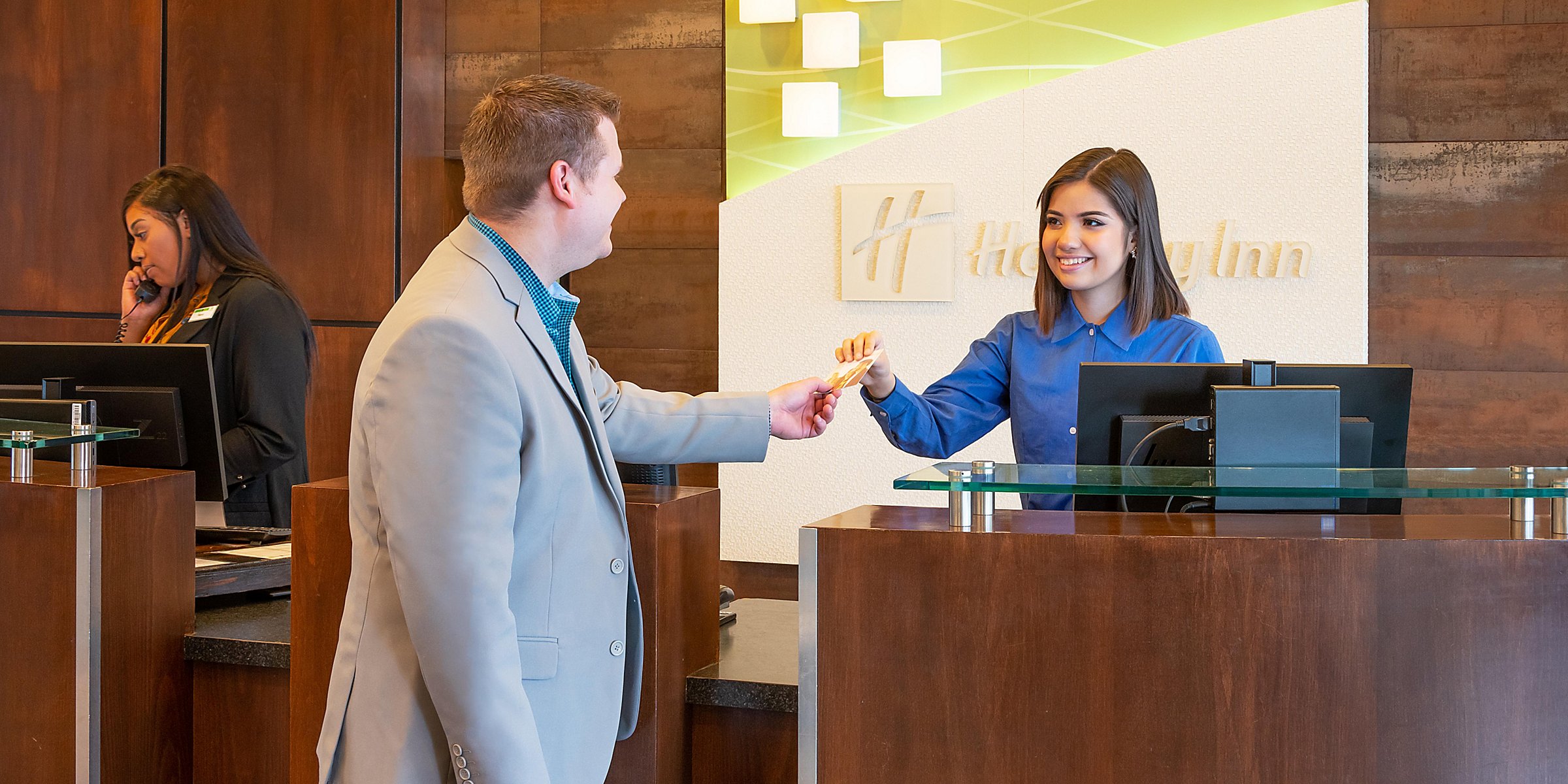 Airport Hotels With Free Shuttle Holiday Inn Suites Salt Lake