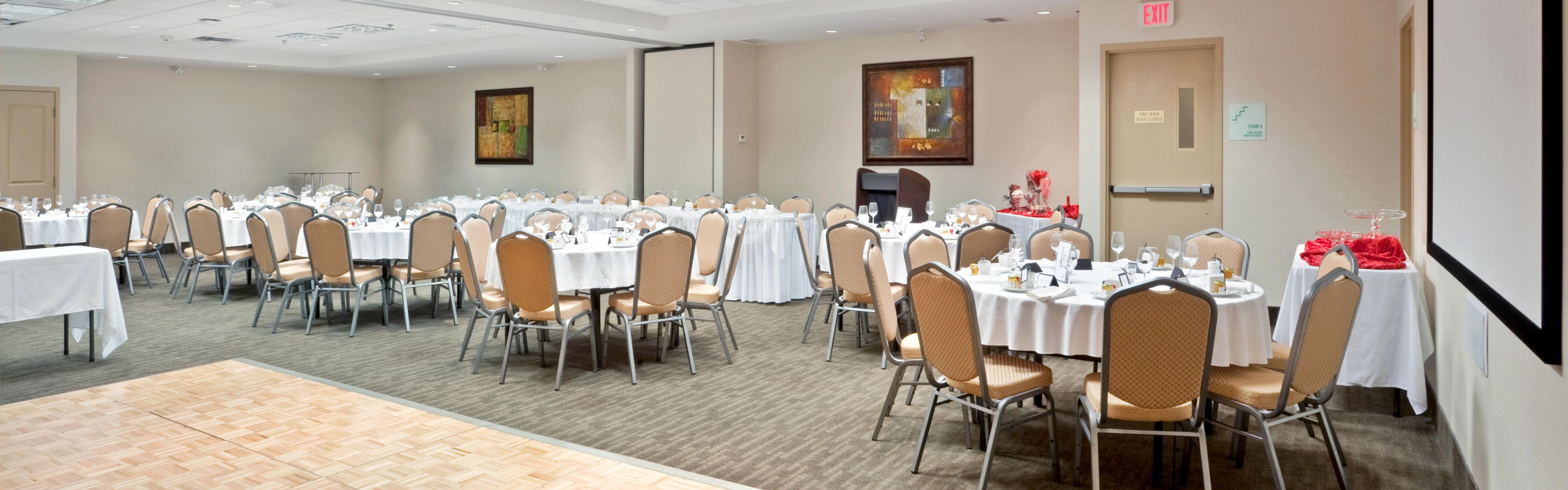 Holiday Inn Hotel Suites Surrey East Cloverdale Hotel - 