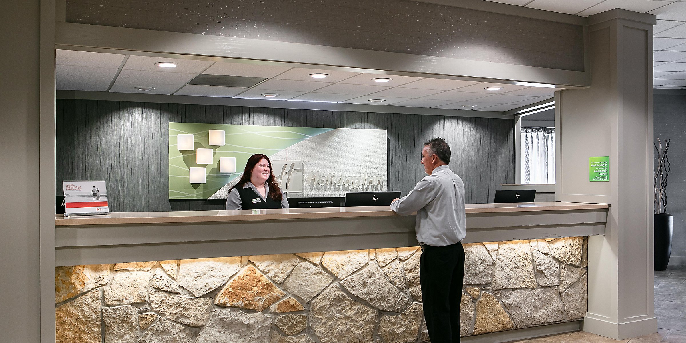Hotels In Urbandale Iowa Holiday Inn Suites Des Moines Northwest