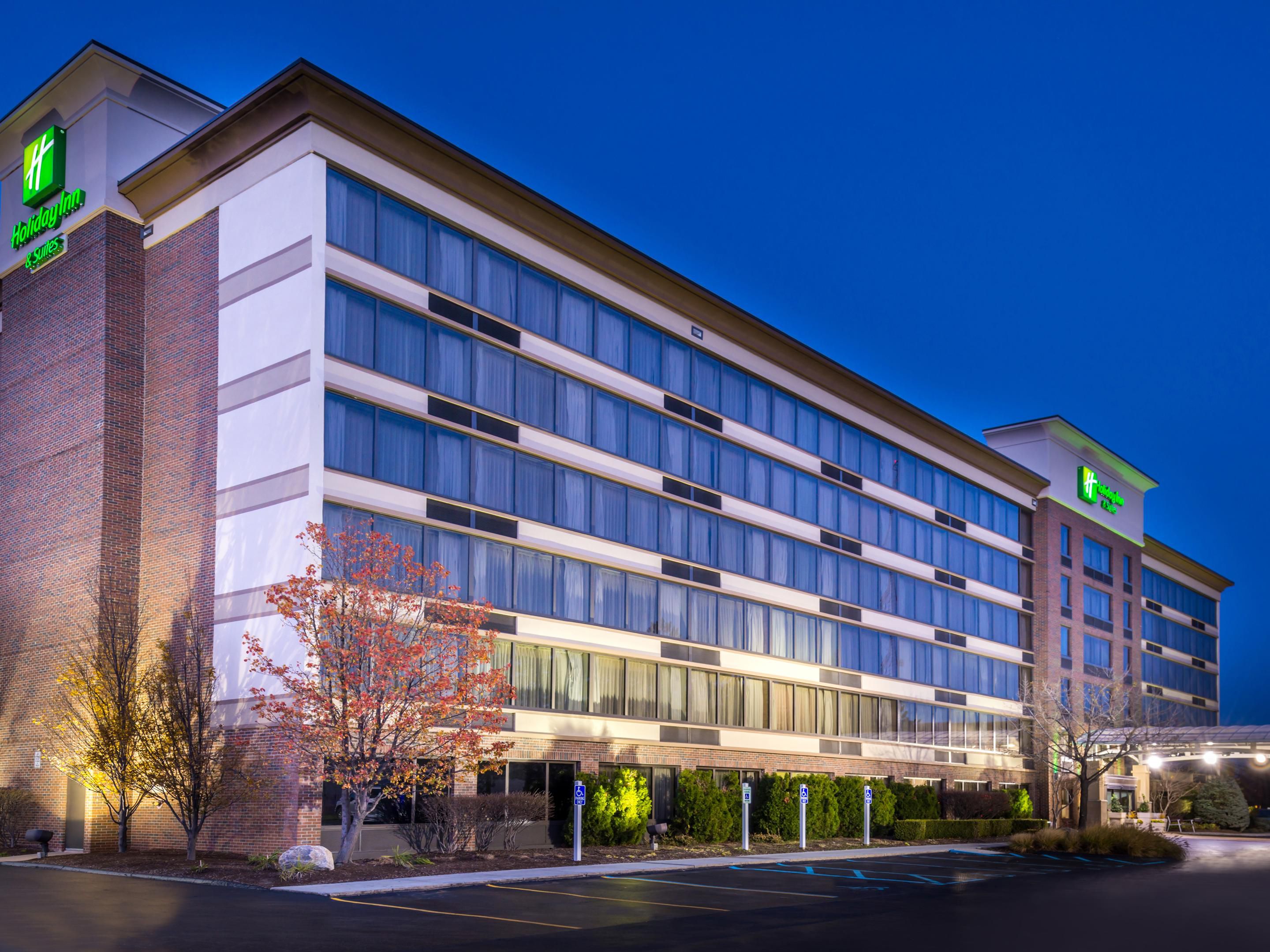 Hotels in Warren, MI near Detroit Zoo | Holiday Inn & Suites Warren