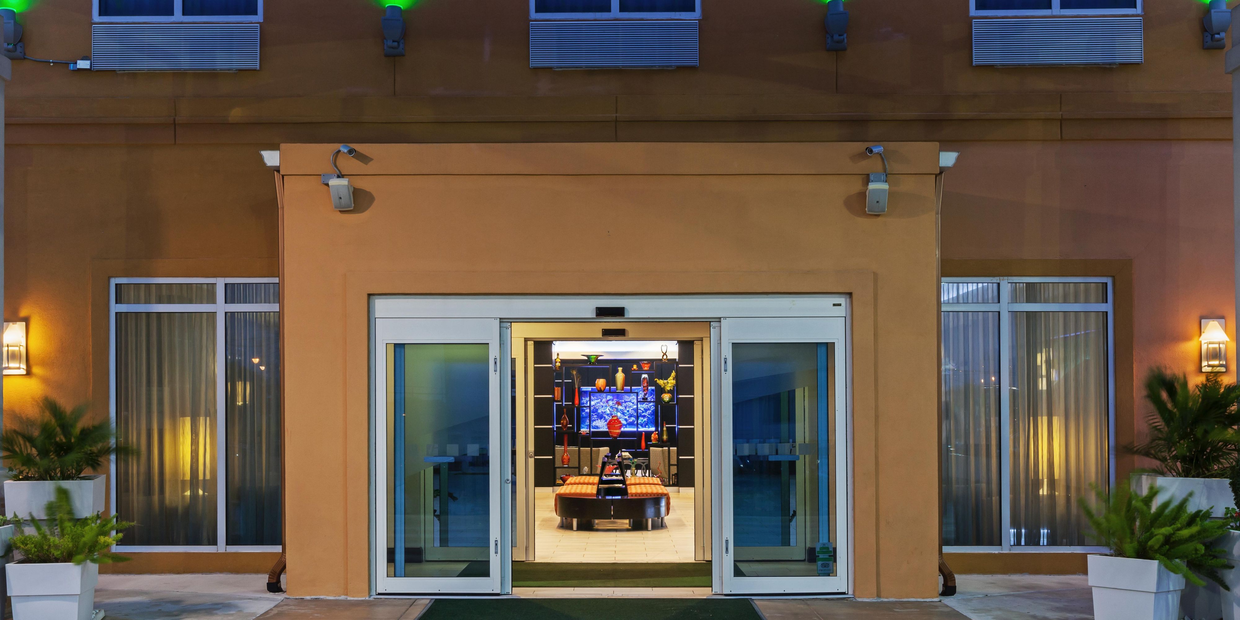 Kemah Hotels Near Galveston Beach Holiday Inn Kemah Near Boardwalk