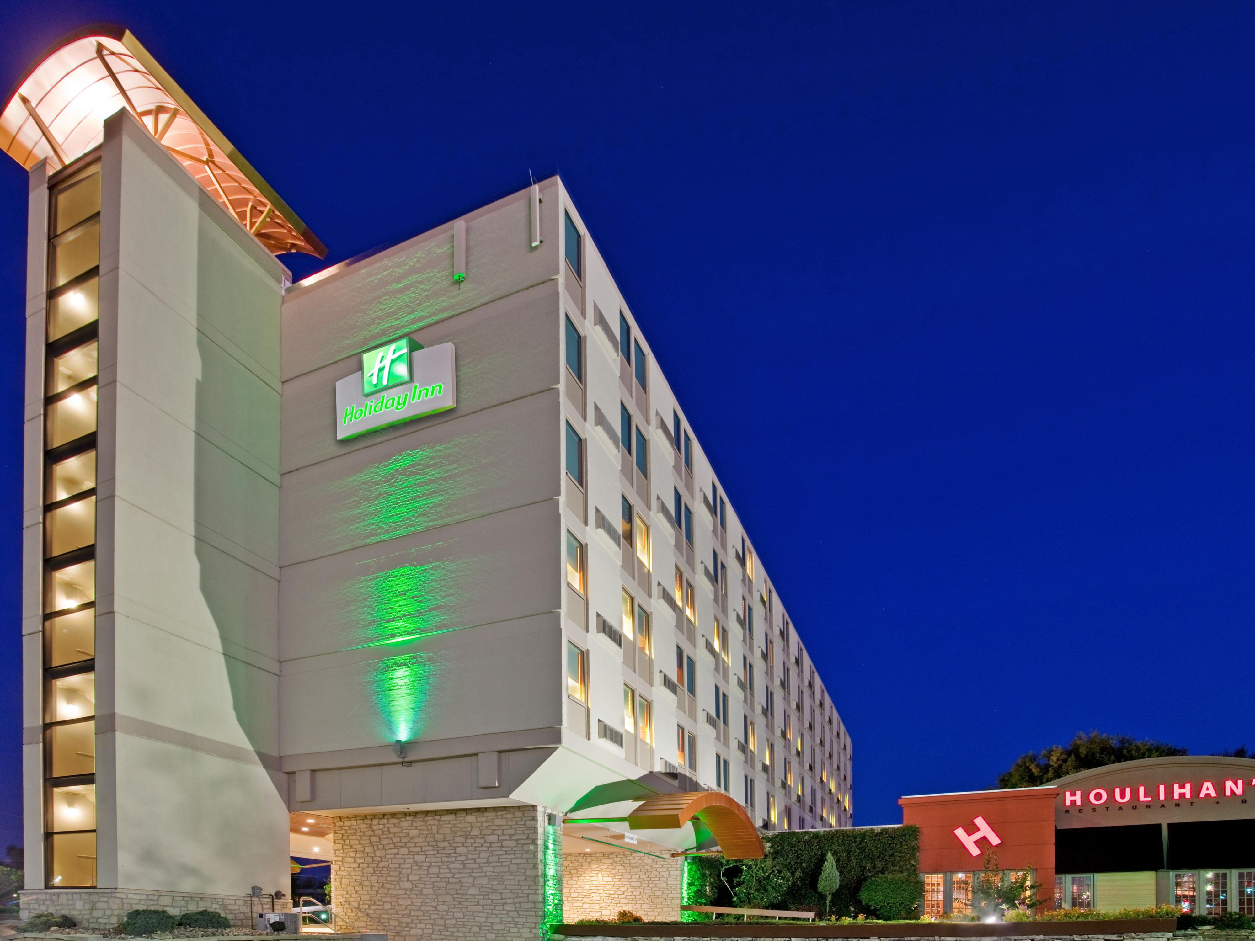 Holiday Inn Manhattan At The Campus Hotel by IHG