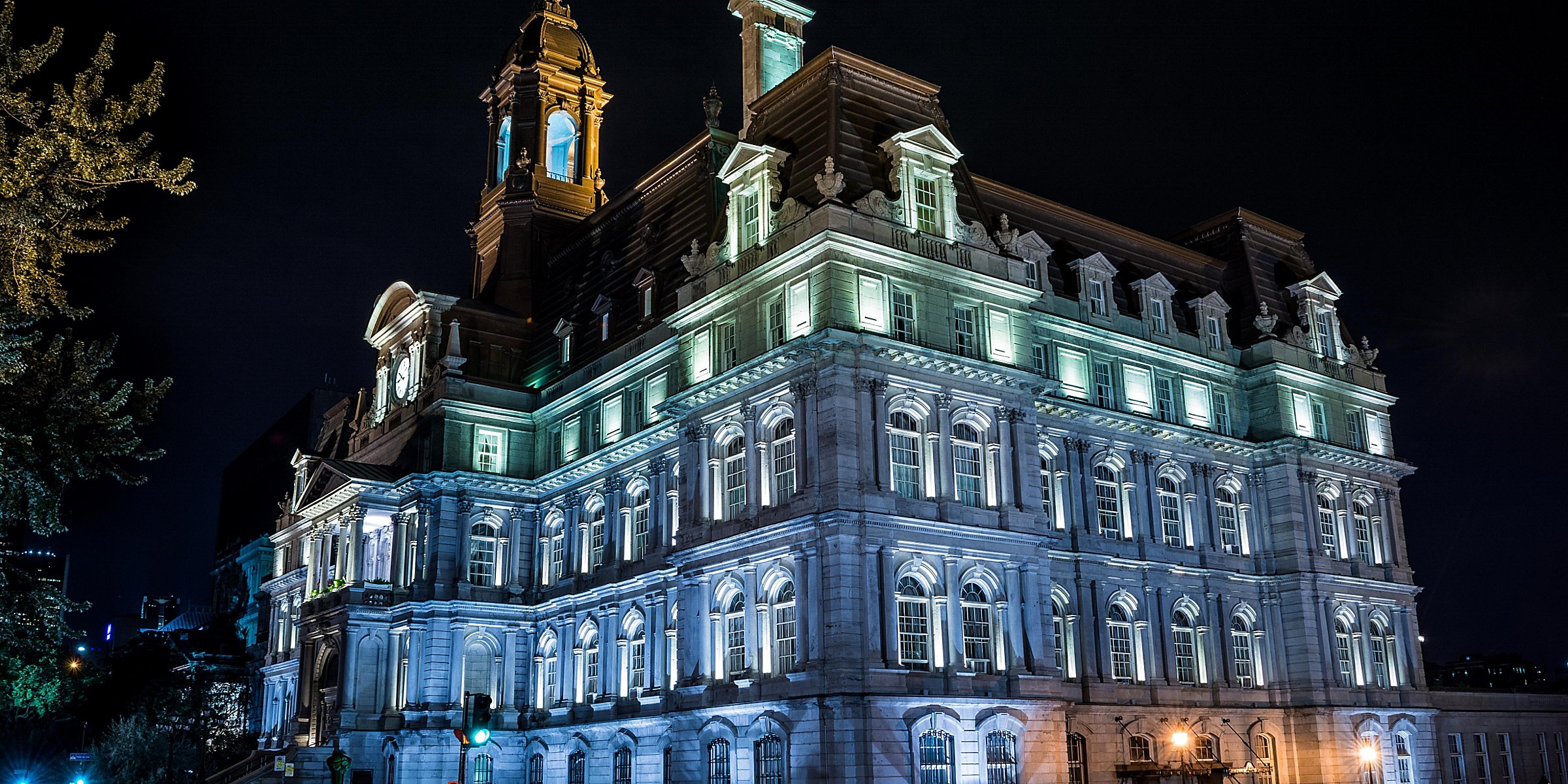 Holiday Inn Montreal Centreville Downtown Hotel By Ihg