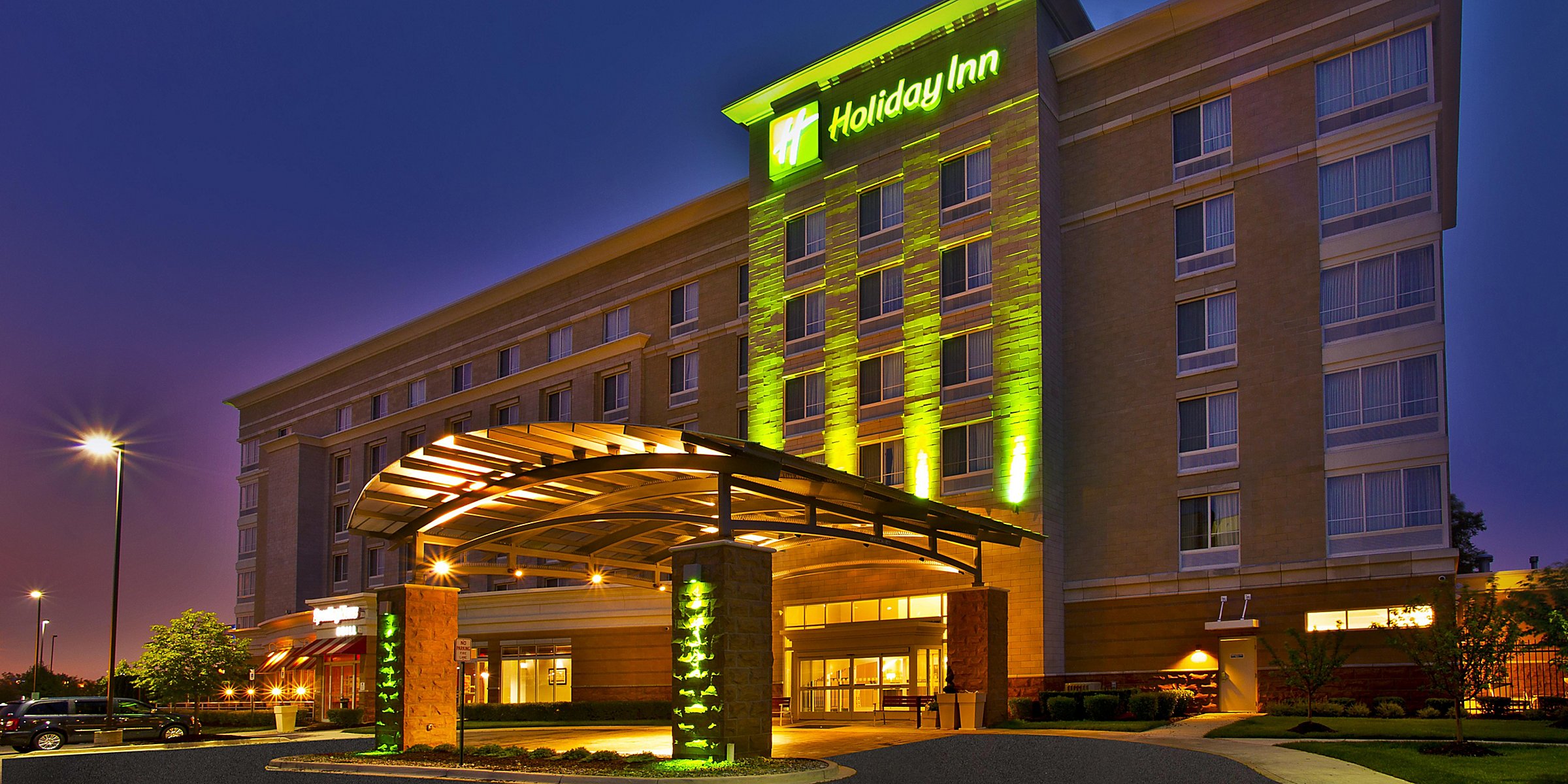 Family Friendly Detroit Airport Hotels In Romulus Mi Holiday