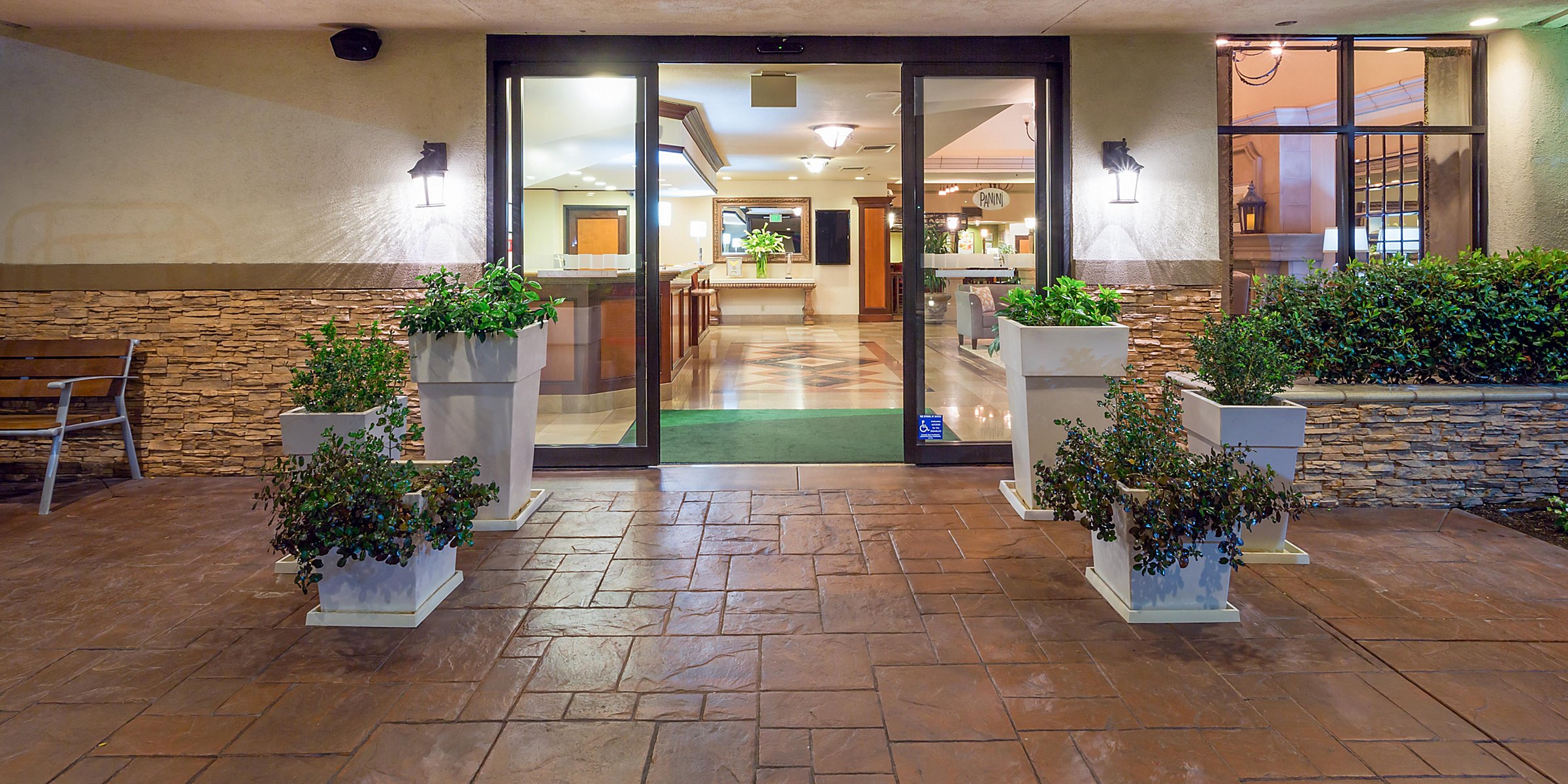 Hotels Near John Wayne Airport Sna Holiday Inn Santa Ana