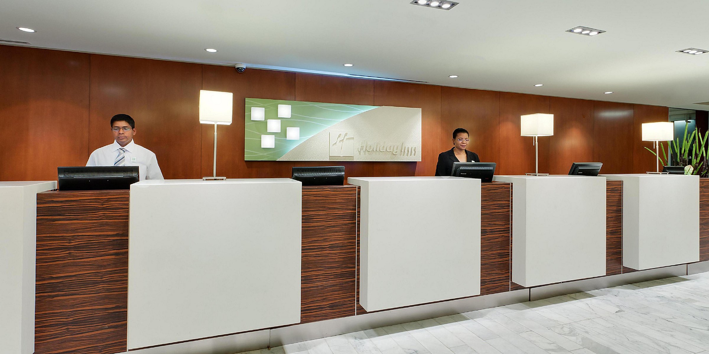 Downtown Hotels Near Scotiabank Arena Holiday Inn Toronto