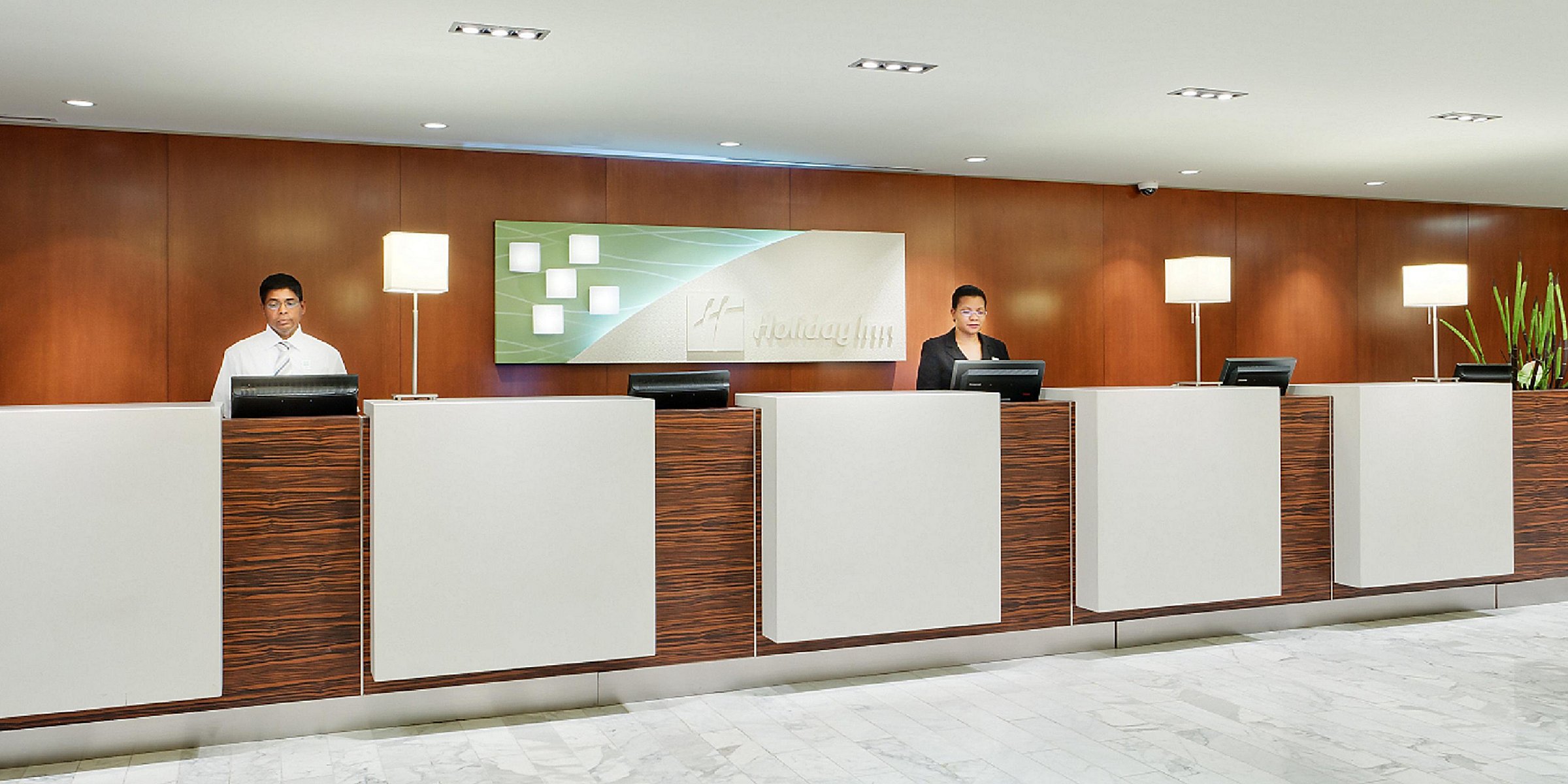 Downtown Hotels Near Scotiabank Arena Holiday Inn Toronto