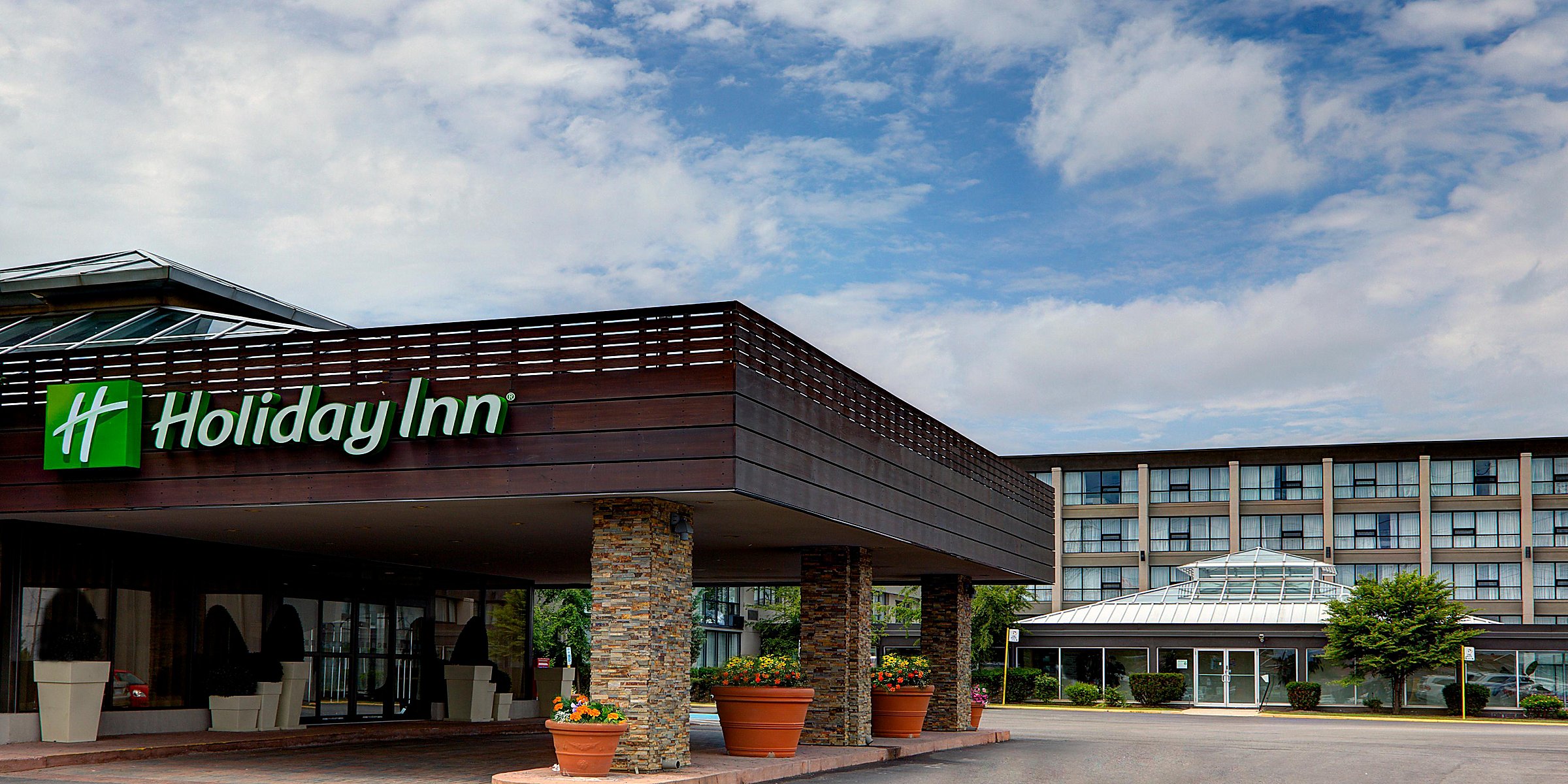 Hotels On Dixon Rd Near Toronto Airport Holiday Inn Toronto