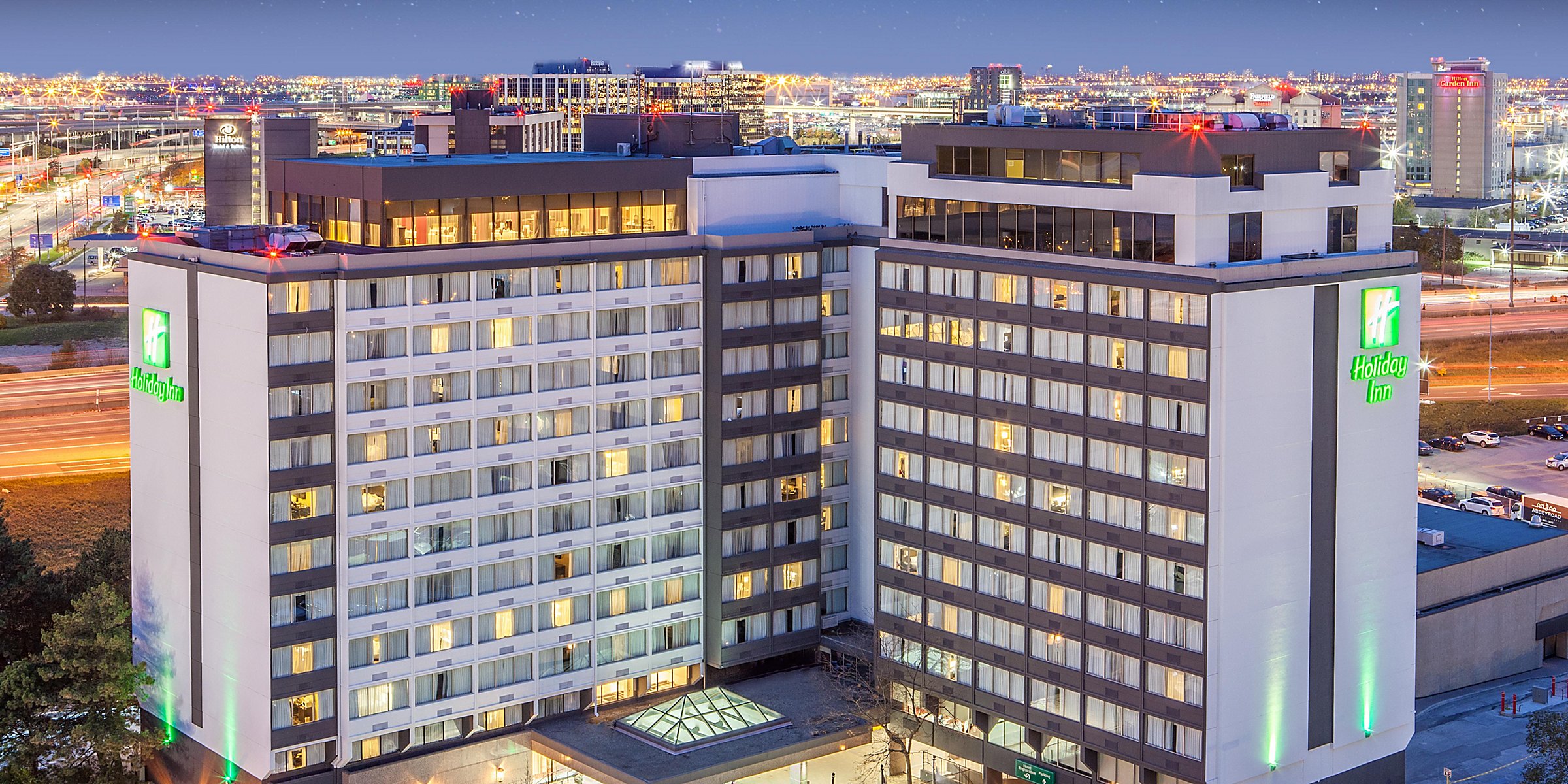 Airport Hotels With Pool Holiday Inn Toronto International Airport