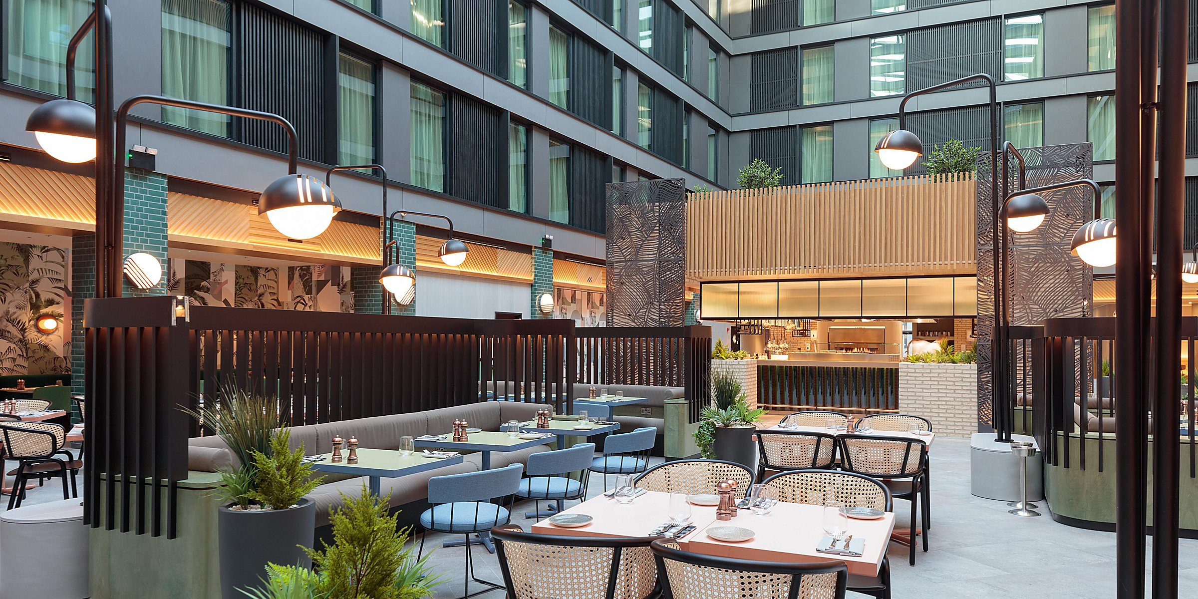 Heathrow Airport Hotels On Bath Road Holiday Inn London