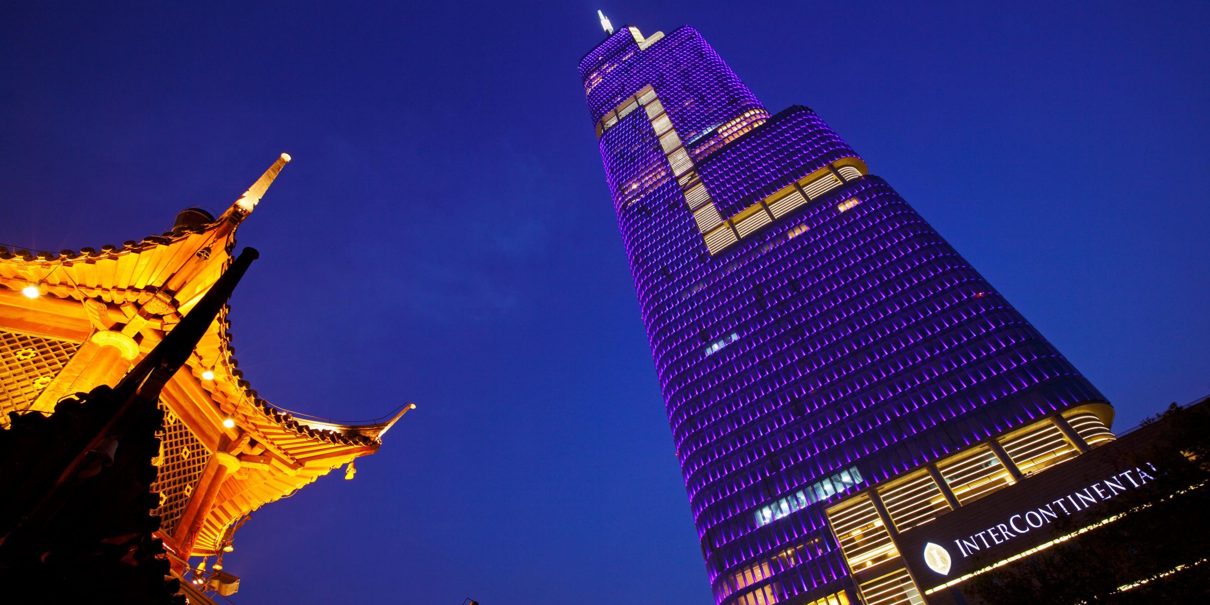 отель в китае на высоте 900 метров. отель skylodge в перу. прозрачный мост в китае. Intercontinental shanghai wonderland номера. шанхай kerry hotel.