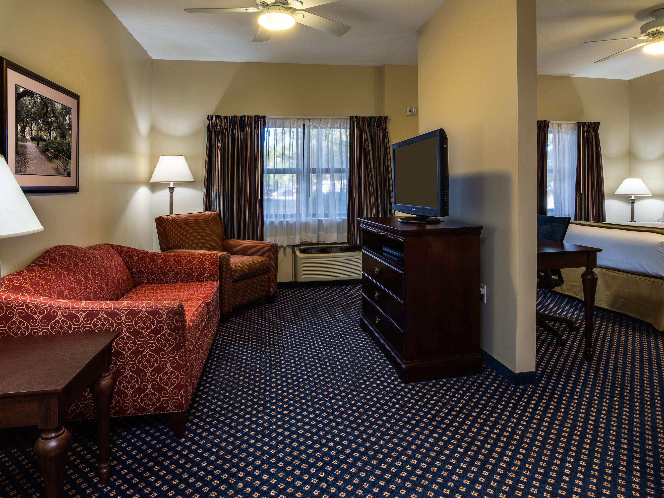 Rooms and Rates for IHG Army Hotels Main Lodge at Fort Stewart